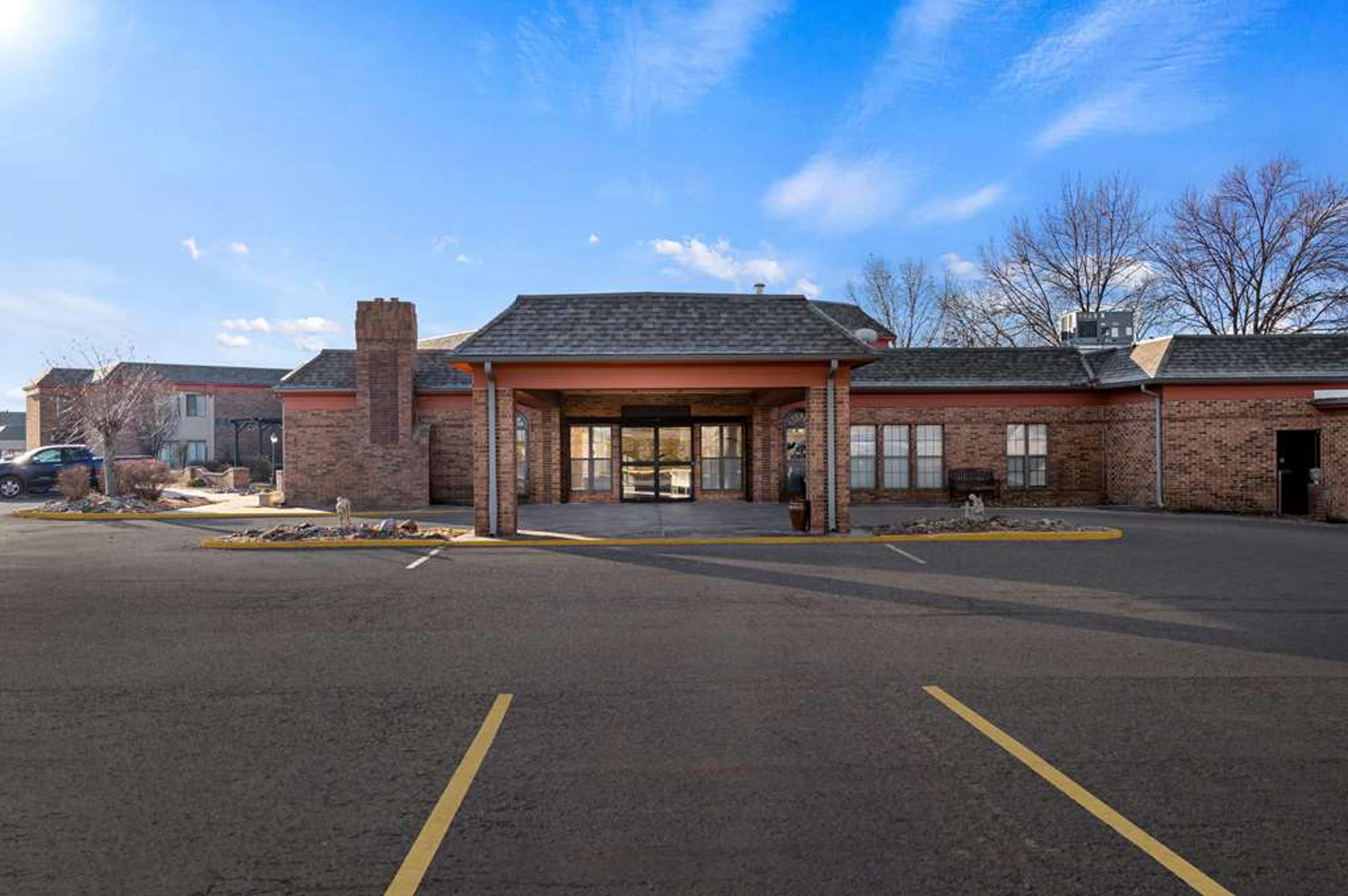 SUBURBAN STUDIOS KANSAS CITY AIRPOR