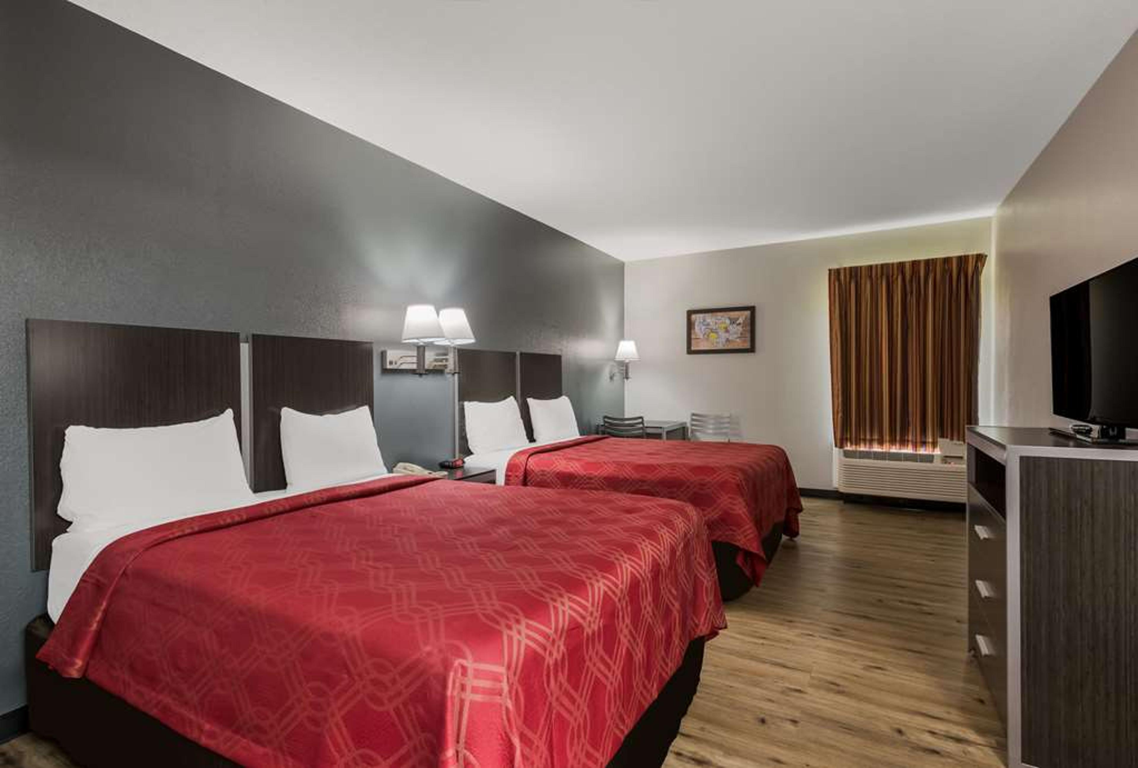 ECONO LODGE INN AND SUITES DIAMONDH
