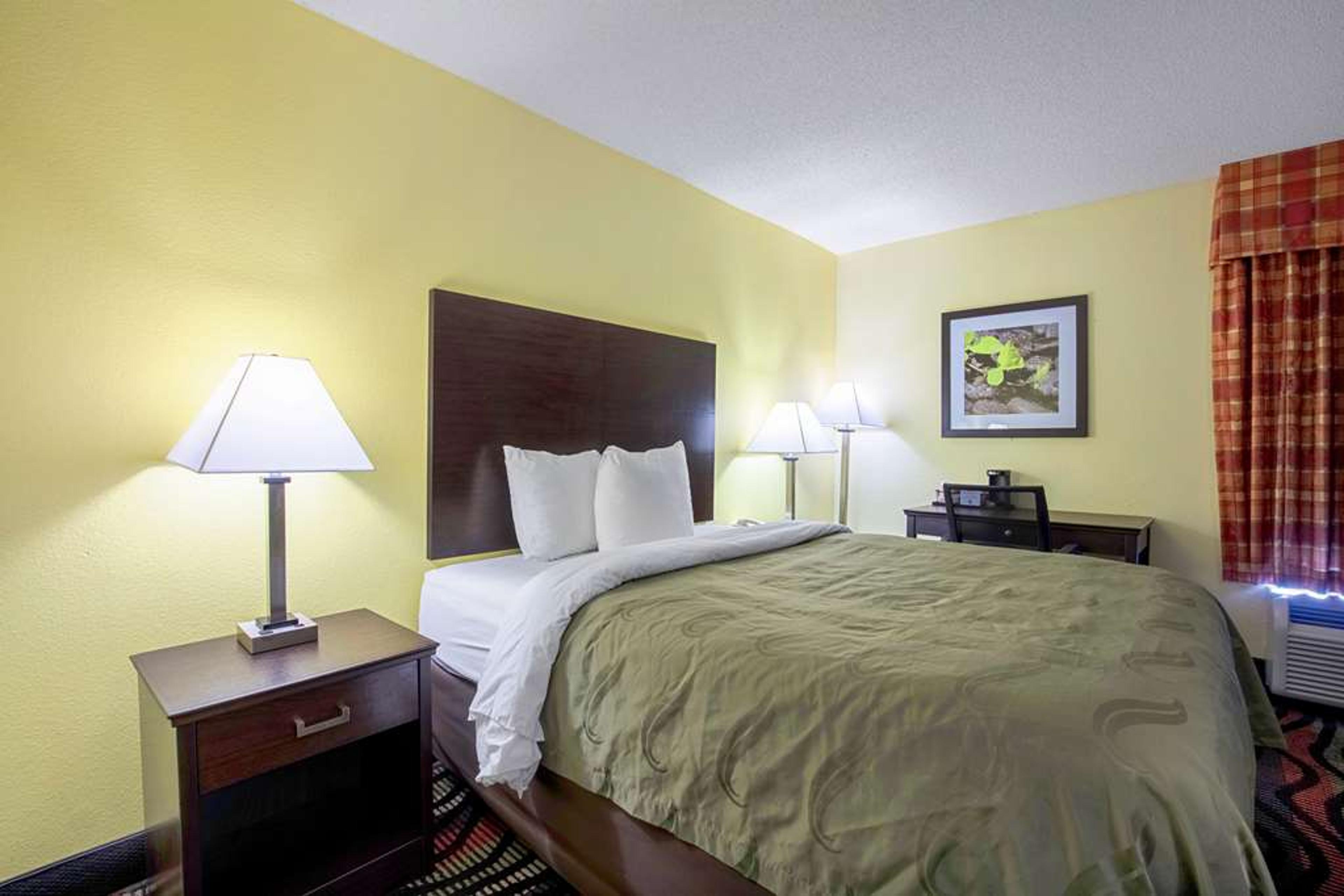 QUALITY INN HOLLY SPRINGS