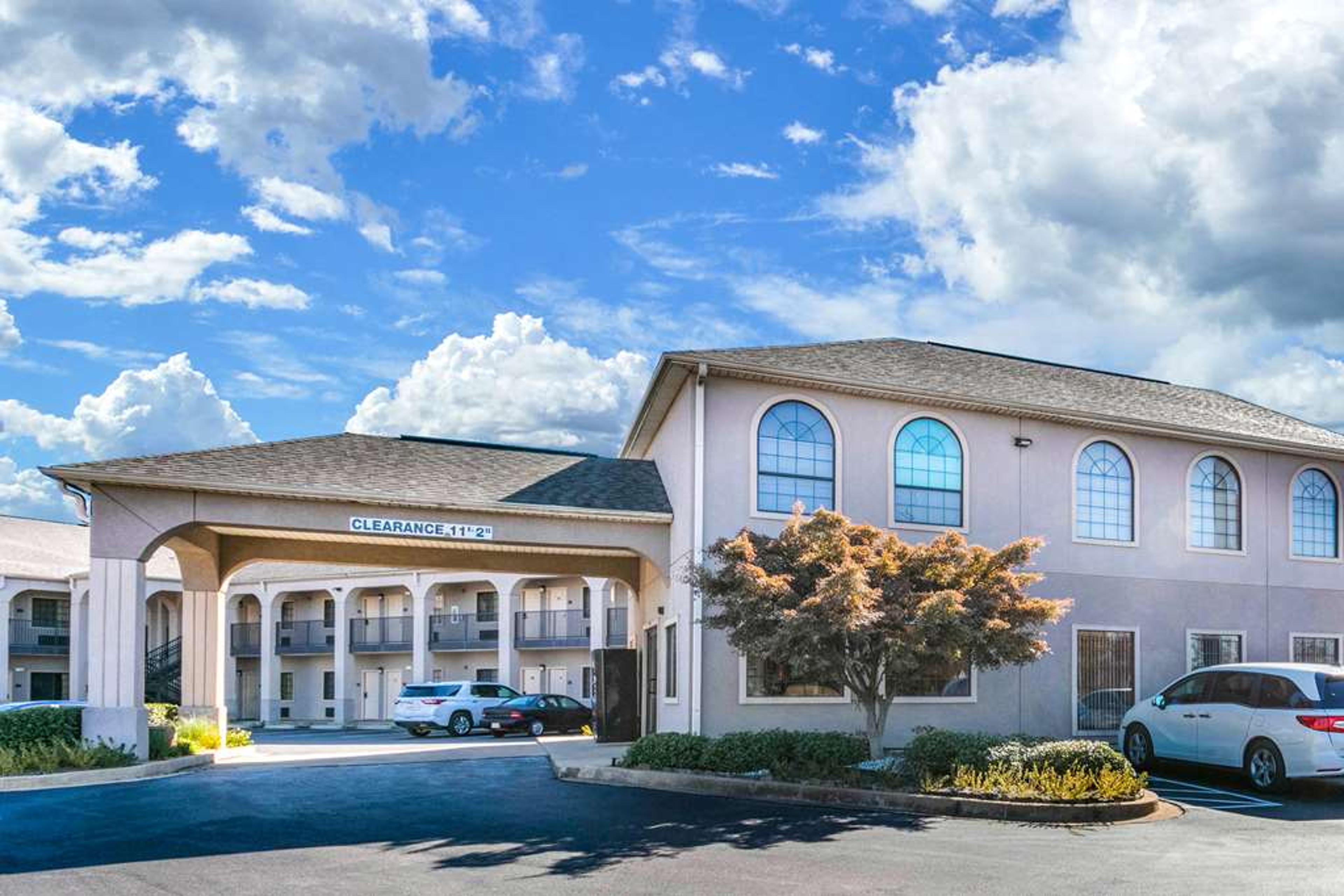 ECONO LODGE INN AND SUITES HORN LAK