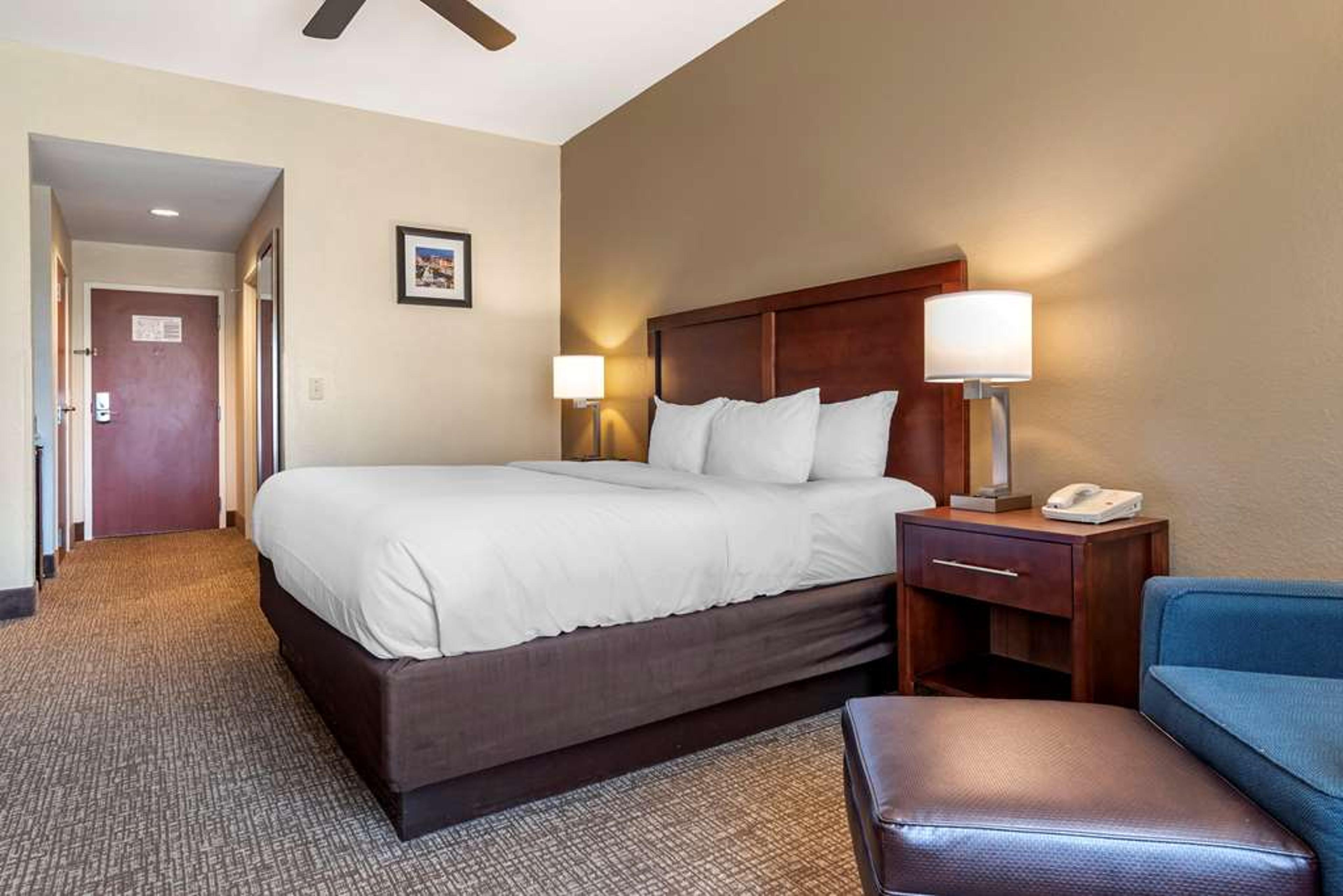 COMFORT INN AND SUITES