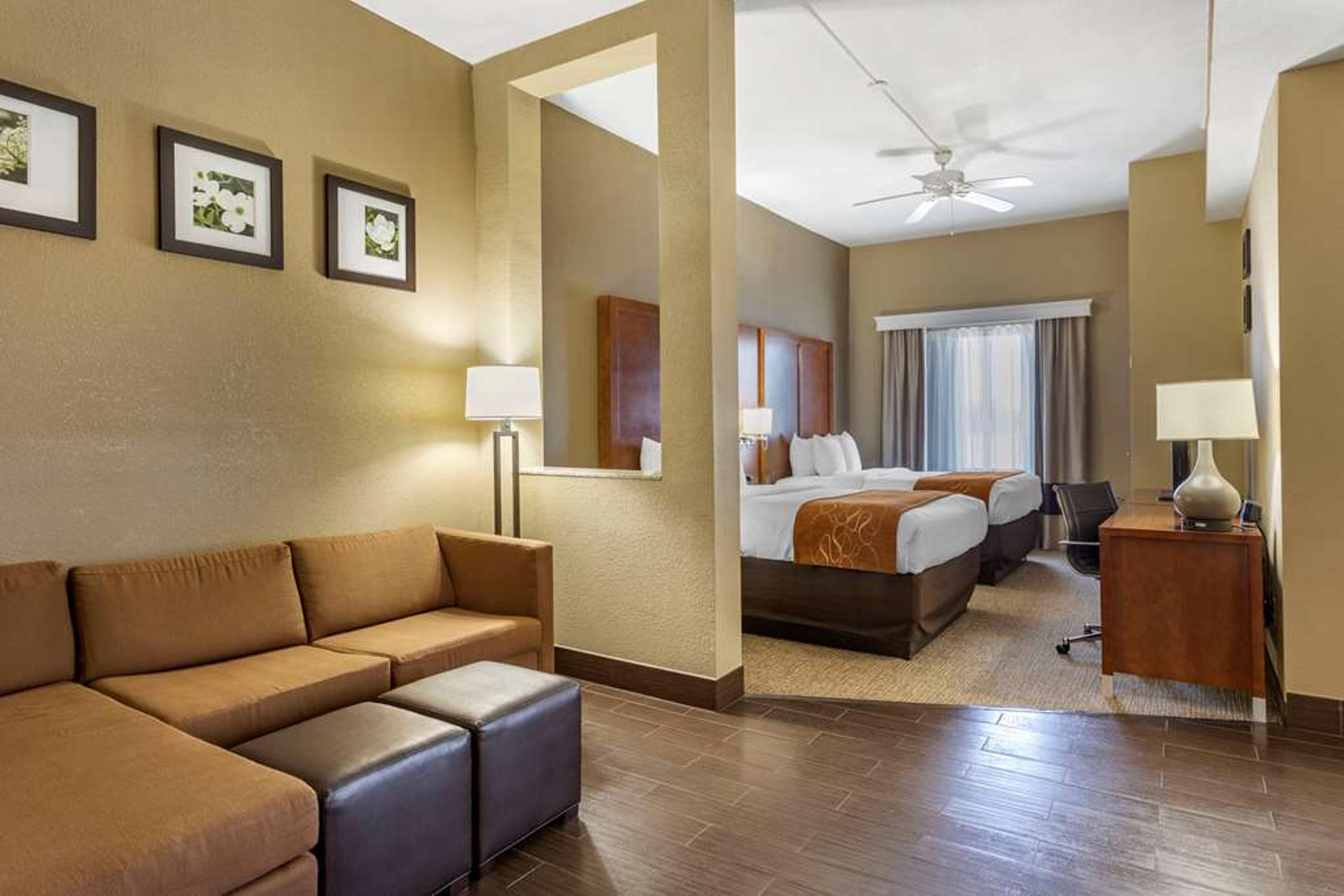 COMFORT SUITES