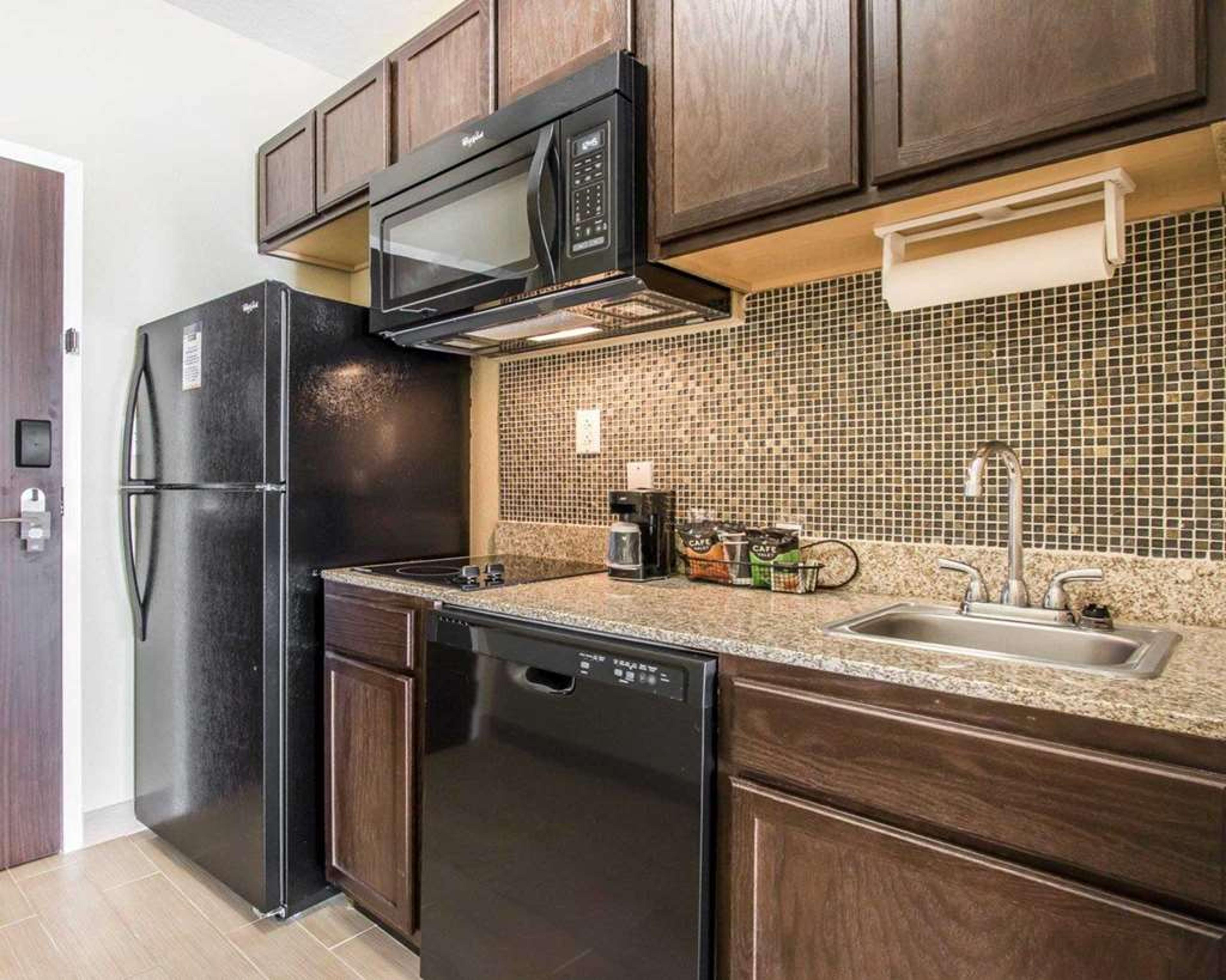 MAINSTAY SUITES MERIDIAN - BONITA L