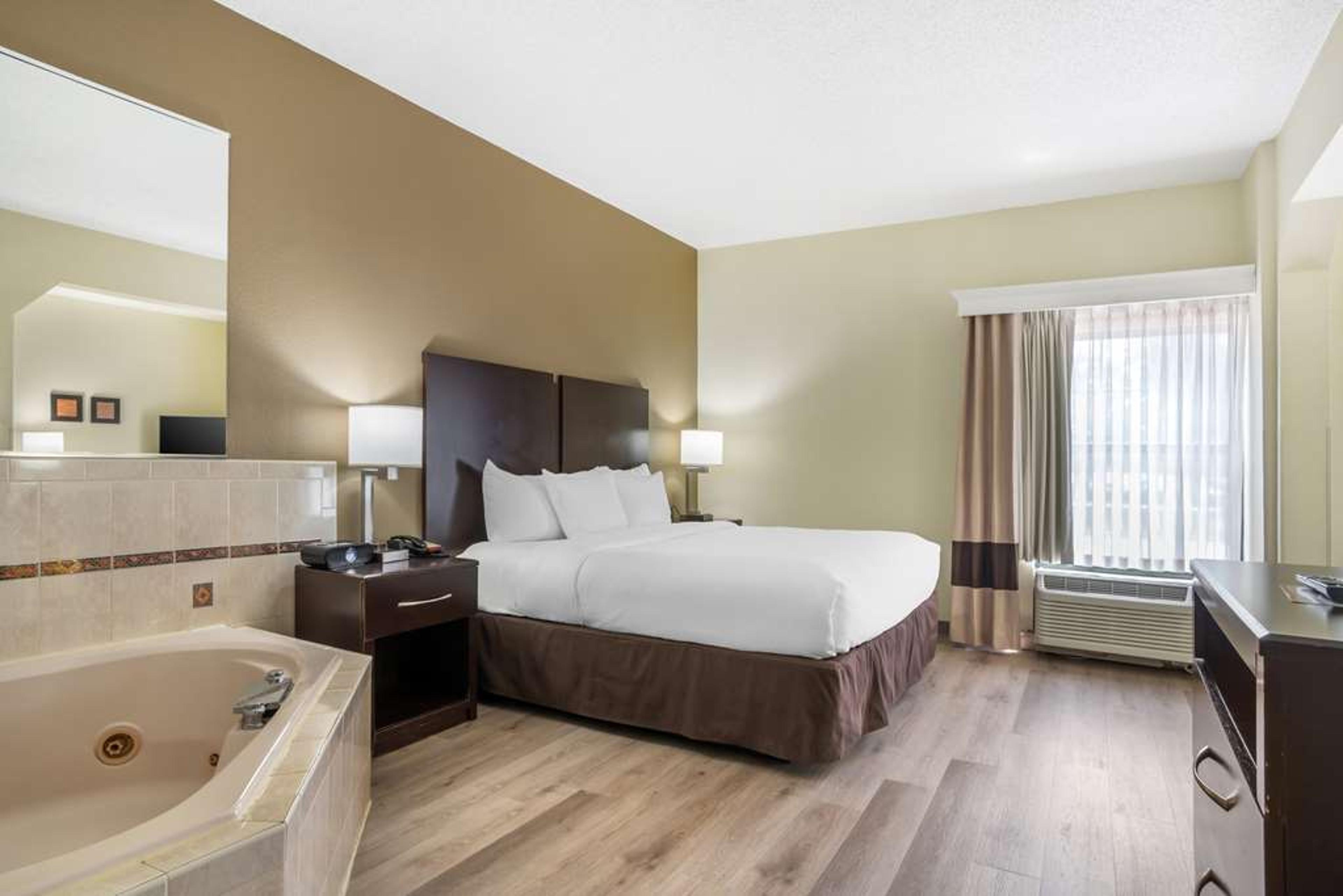 COMFORT INN AND SUITES