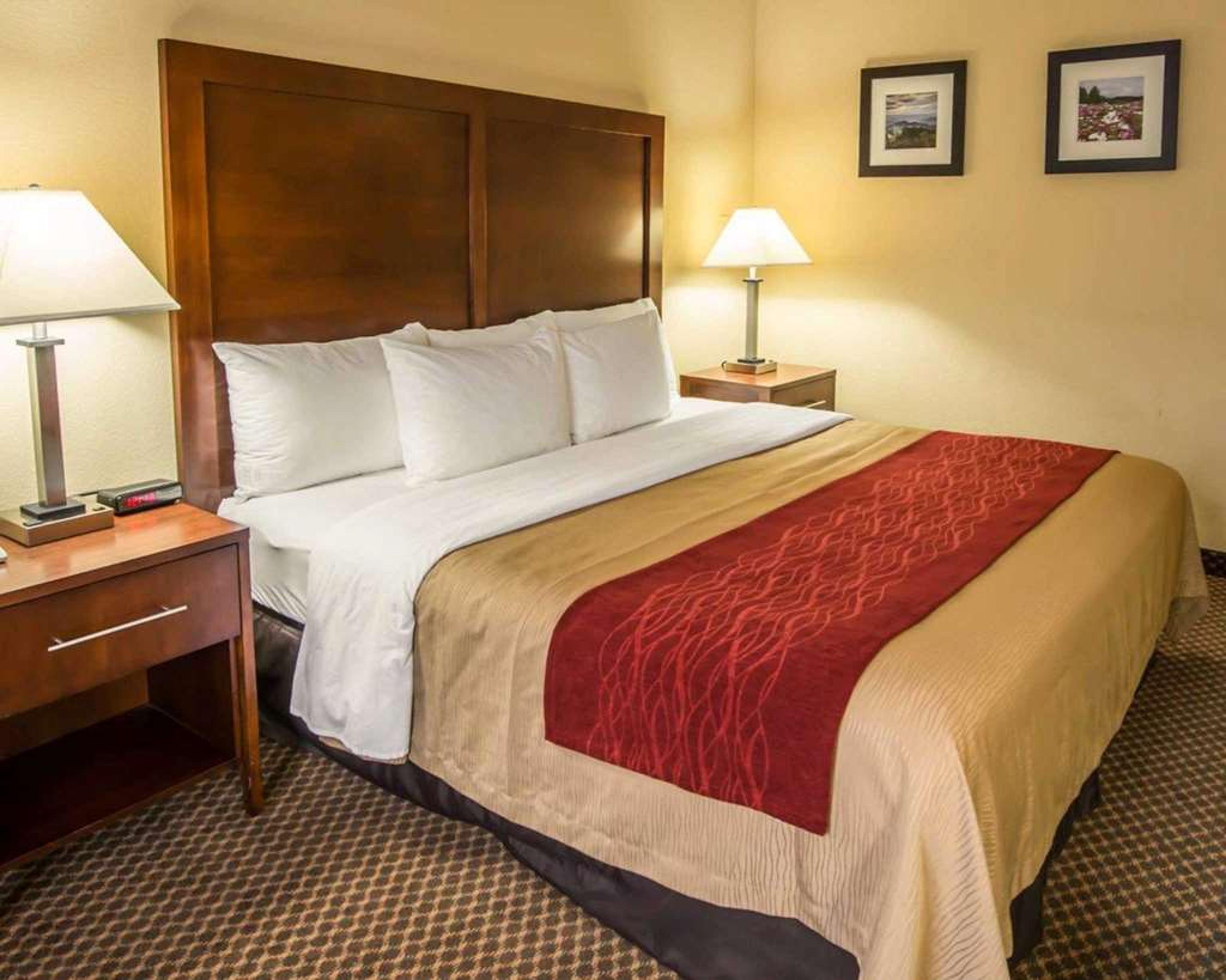 COMFORT INN & SUITES