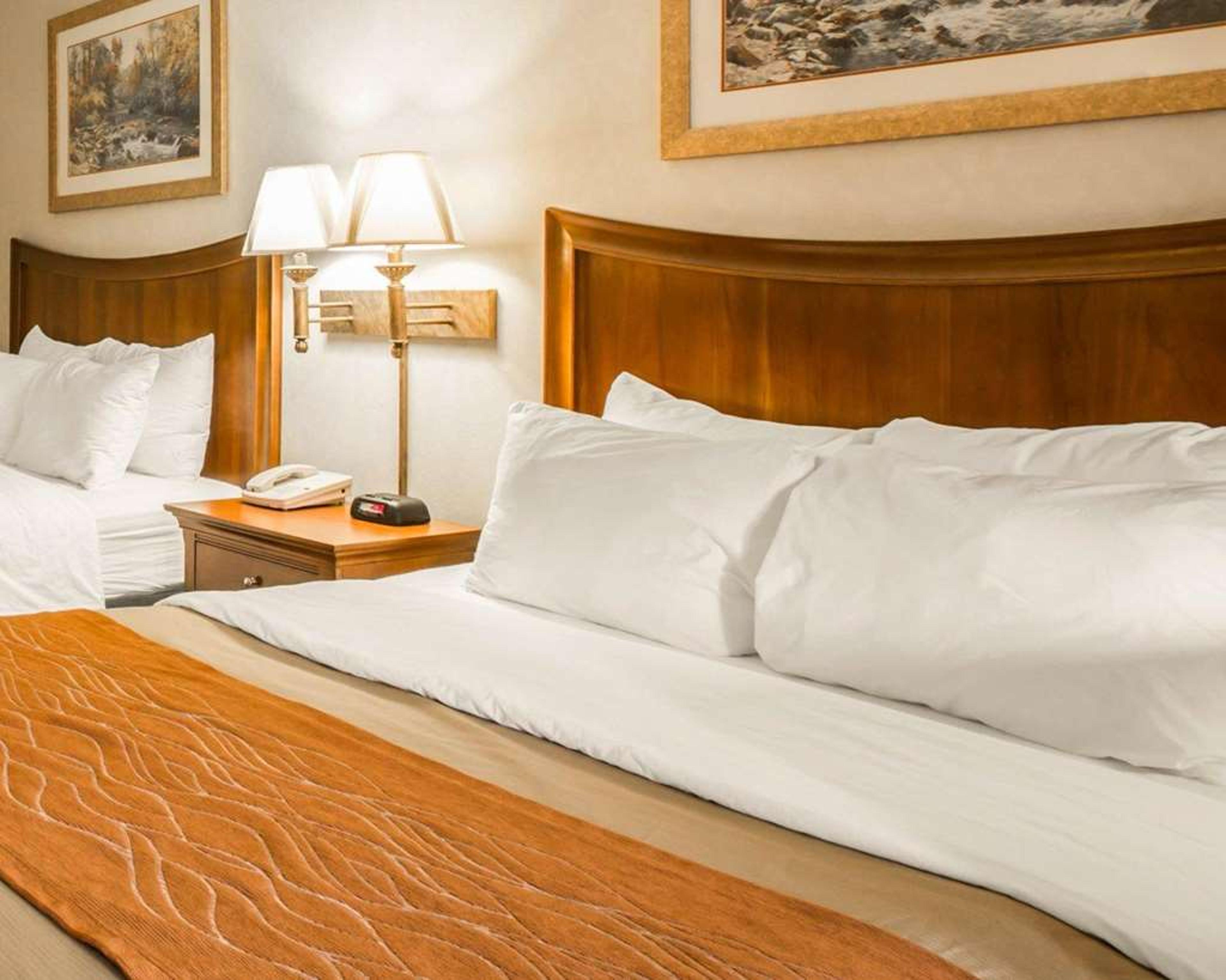 RODEWAY INN AND SUITES CHEROKEE ON