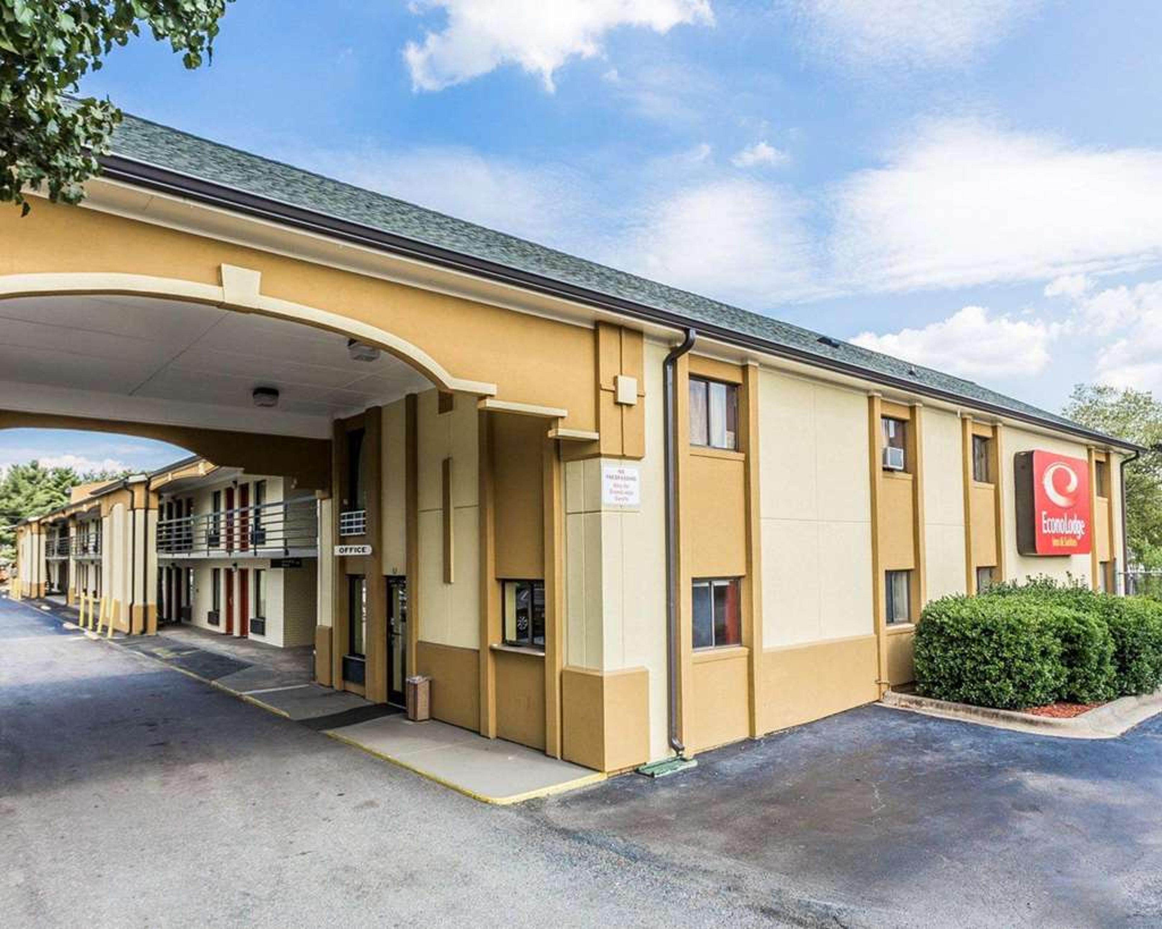 ECONO LODGE INN & SUITES MATTHEWS -
