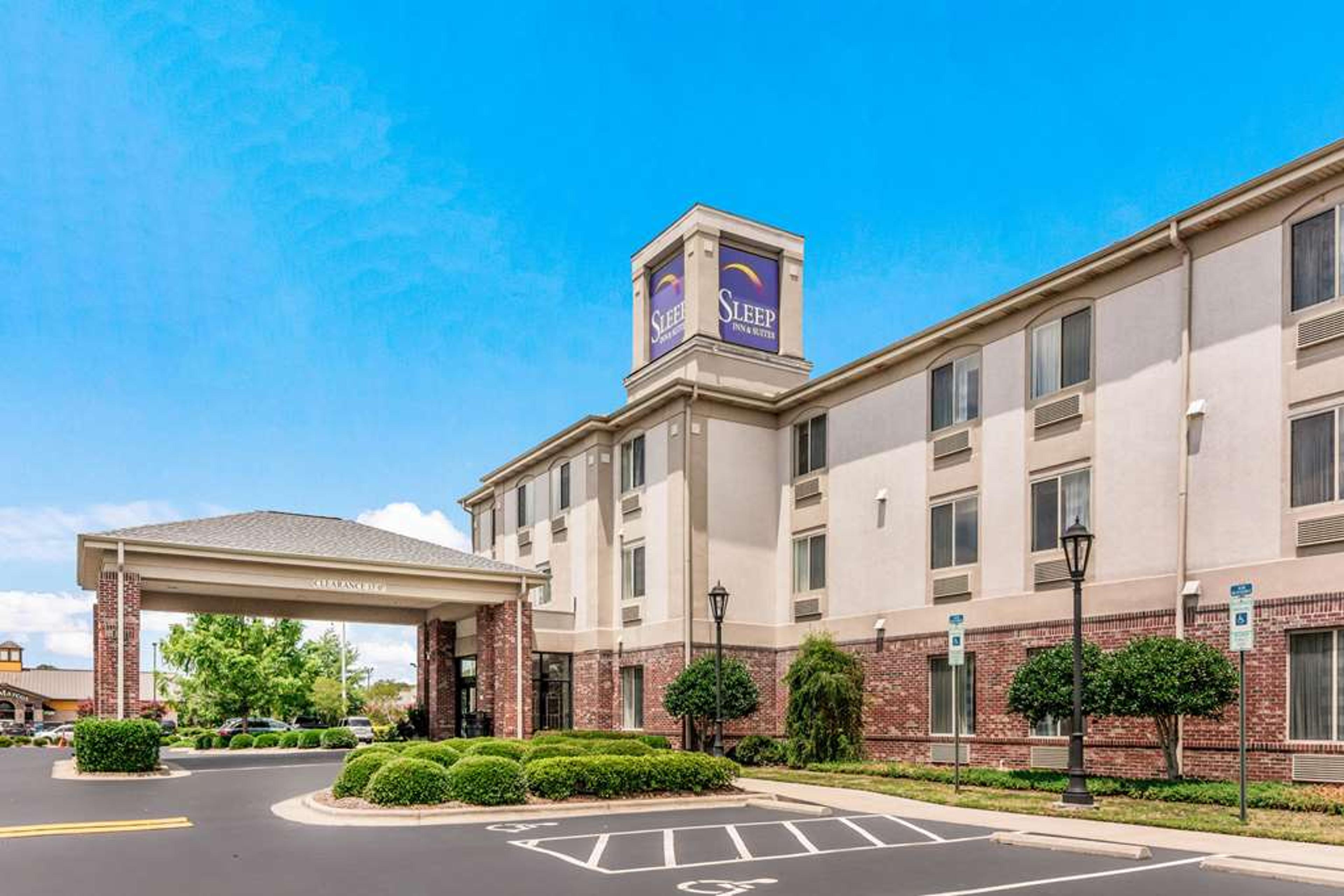 SLEEP INN AND SUITES SMITHFIELD NEA