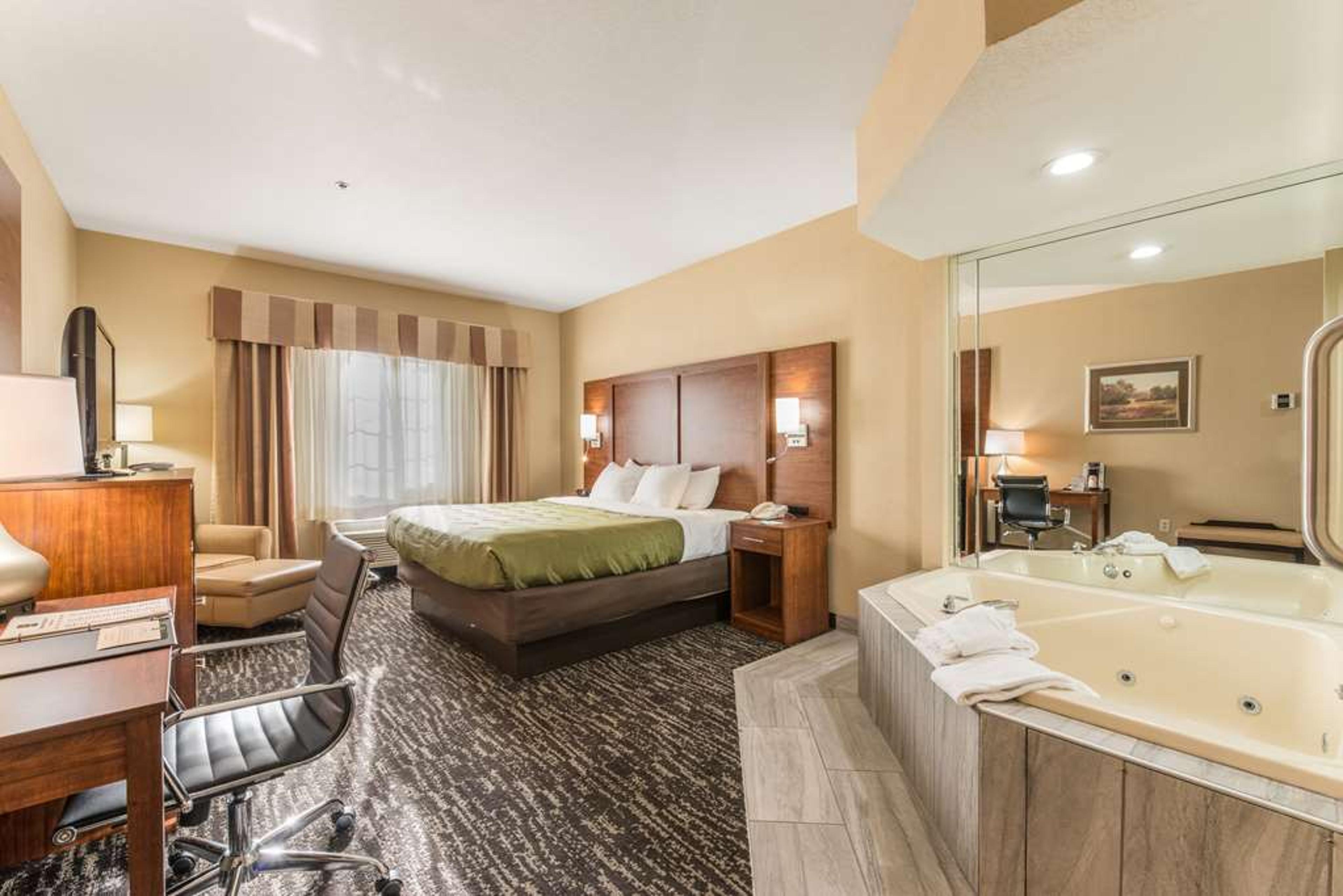 QUALITY INN AND SUITES HENDERSONVIL