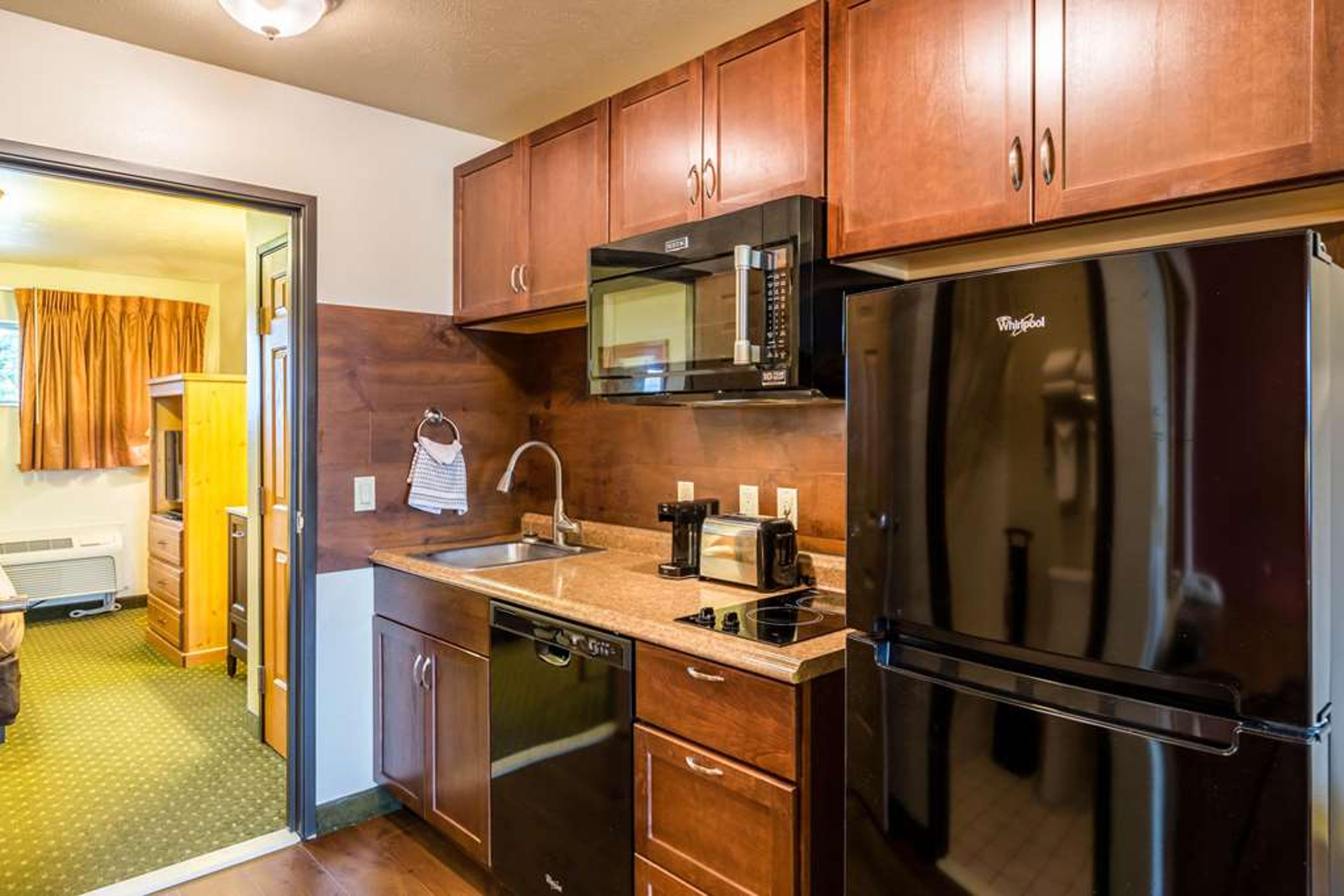 HARMONY INN   SUITES