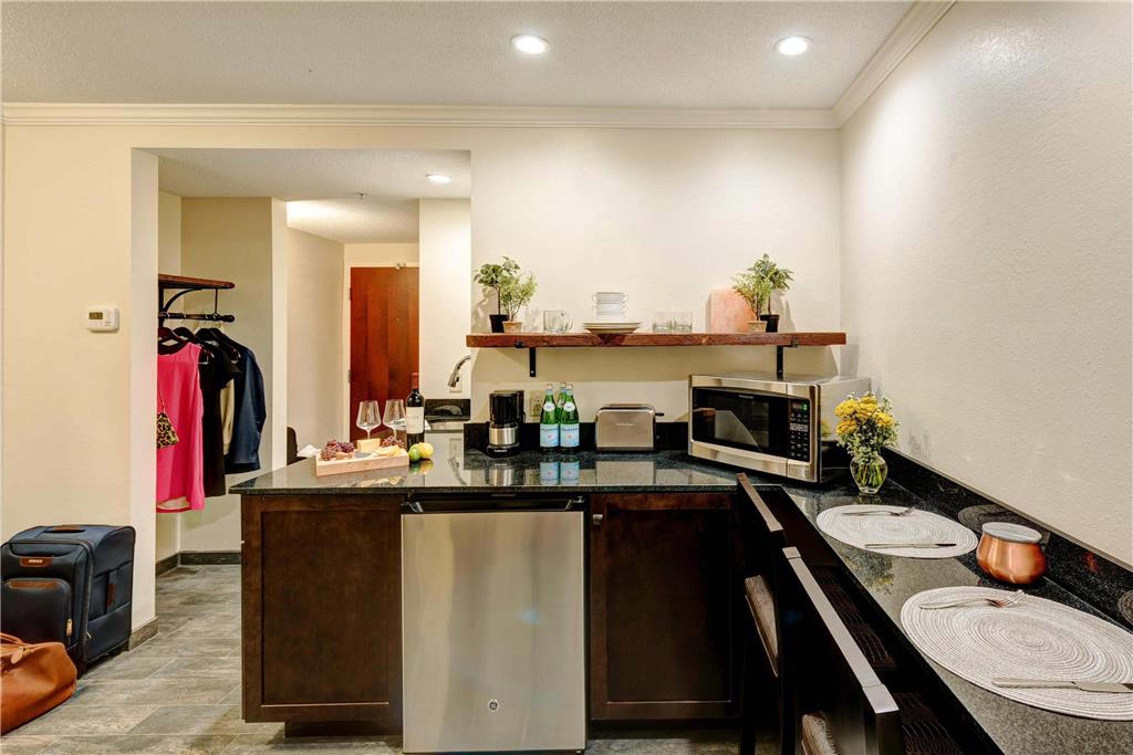 GARRISON HOTEL AND SUITES DOVER-POR