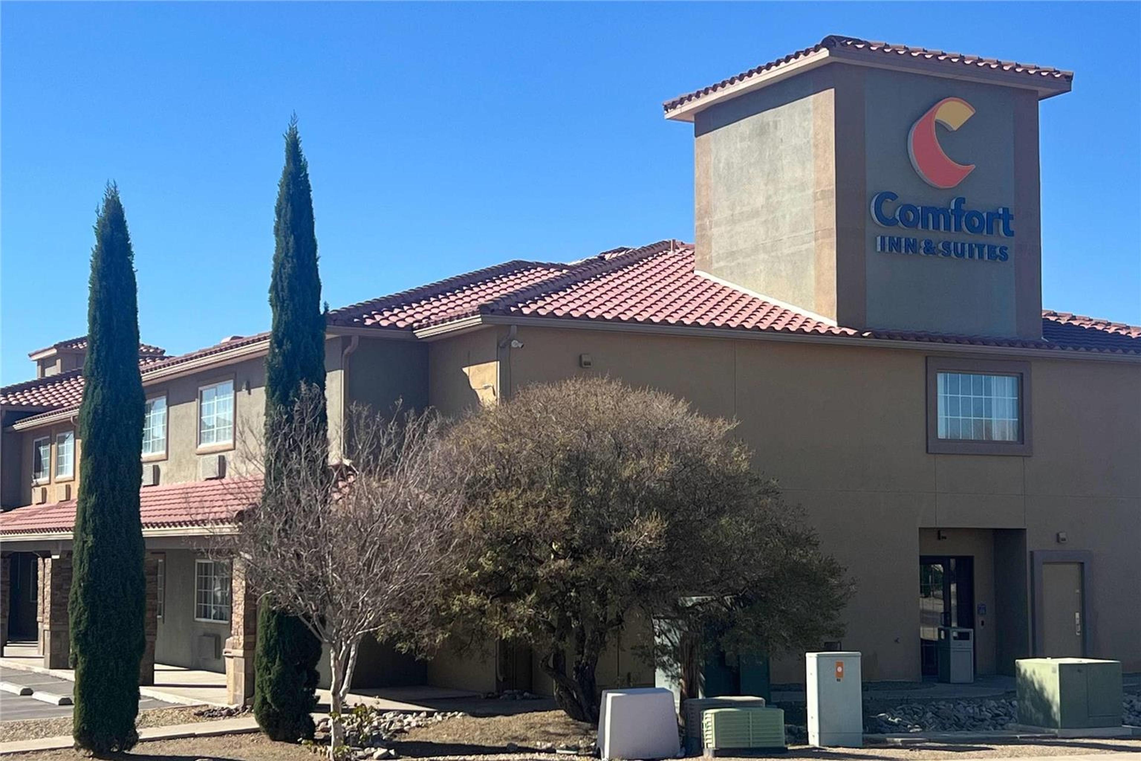 COMFORT INN AND SUITES