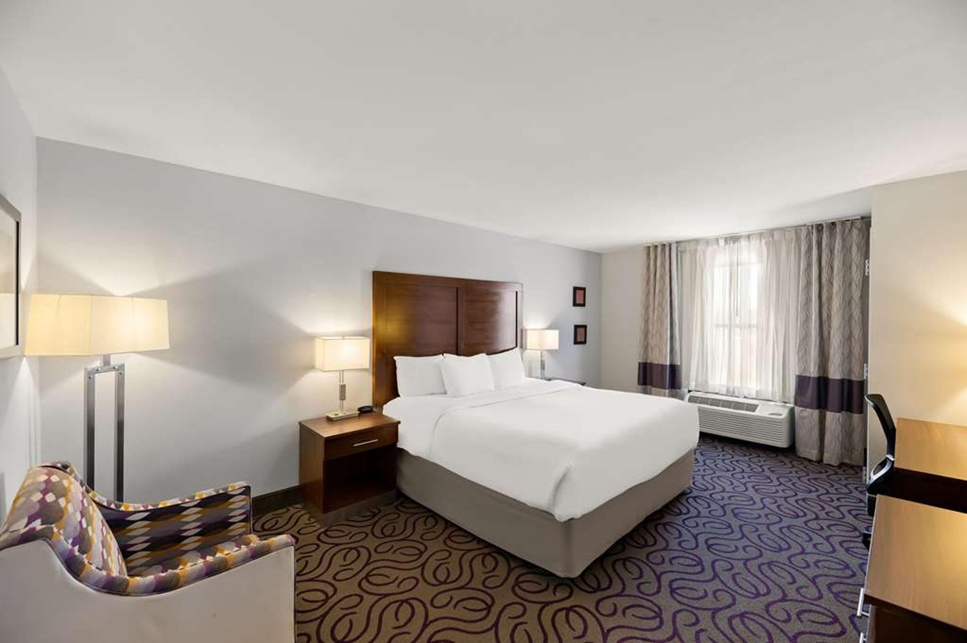 COMFORT INN AND SUITES