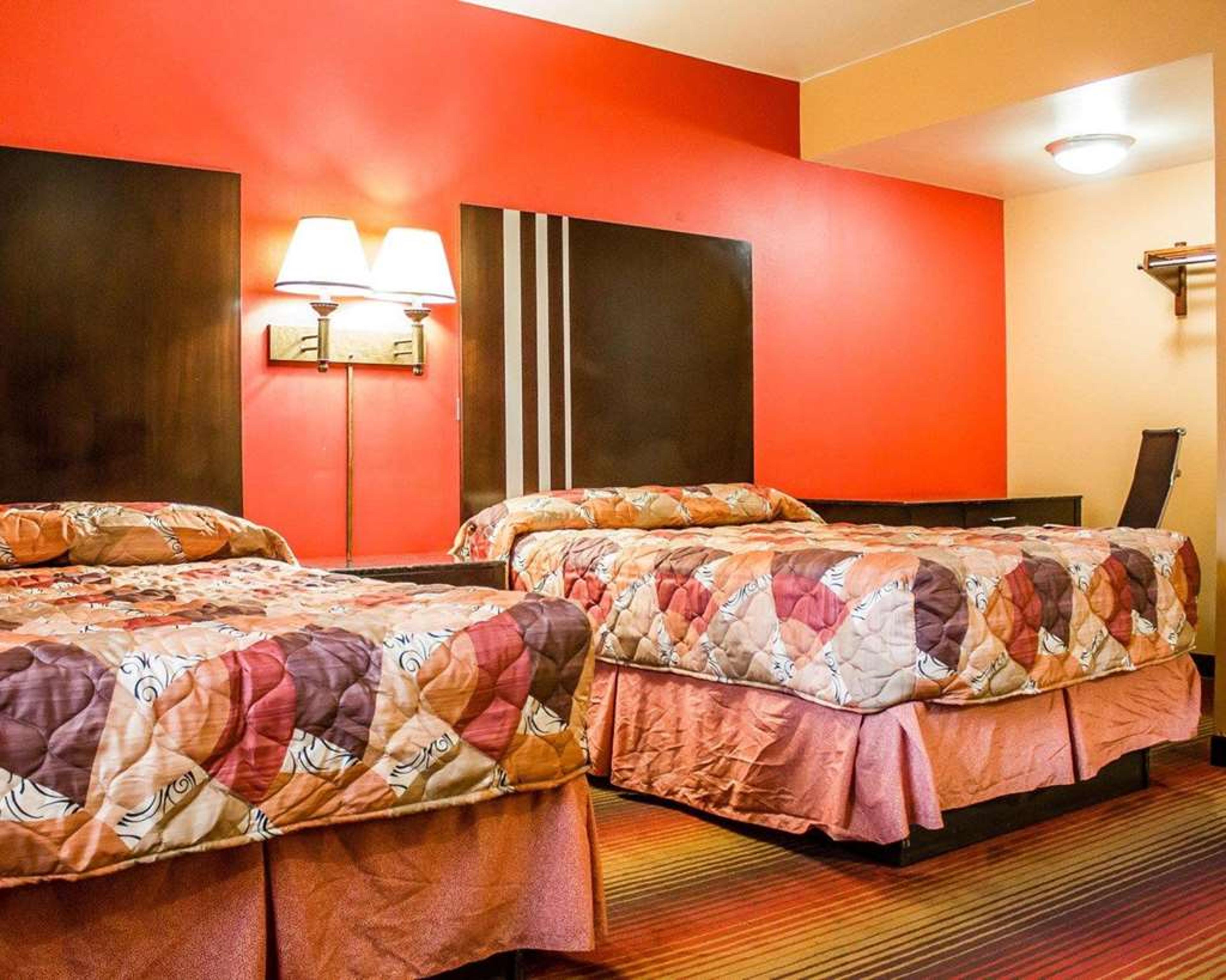 RODEWAY INN MACARTHUR AIRPORT