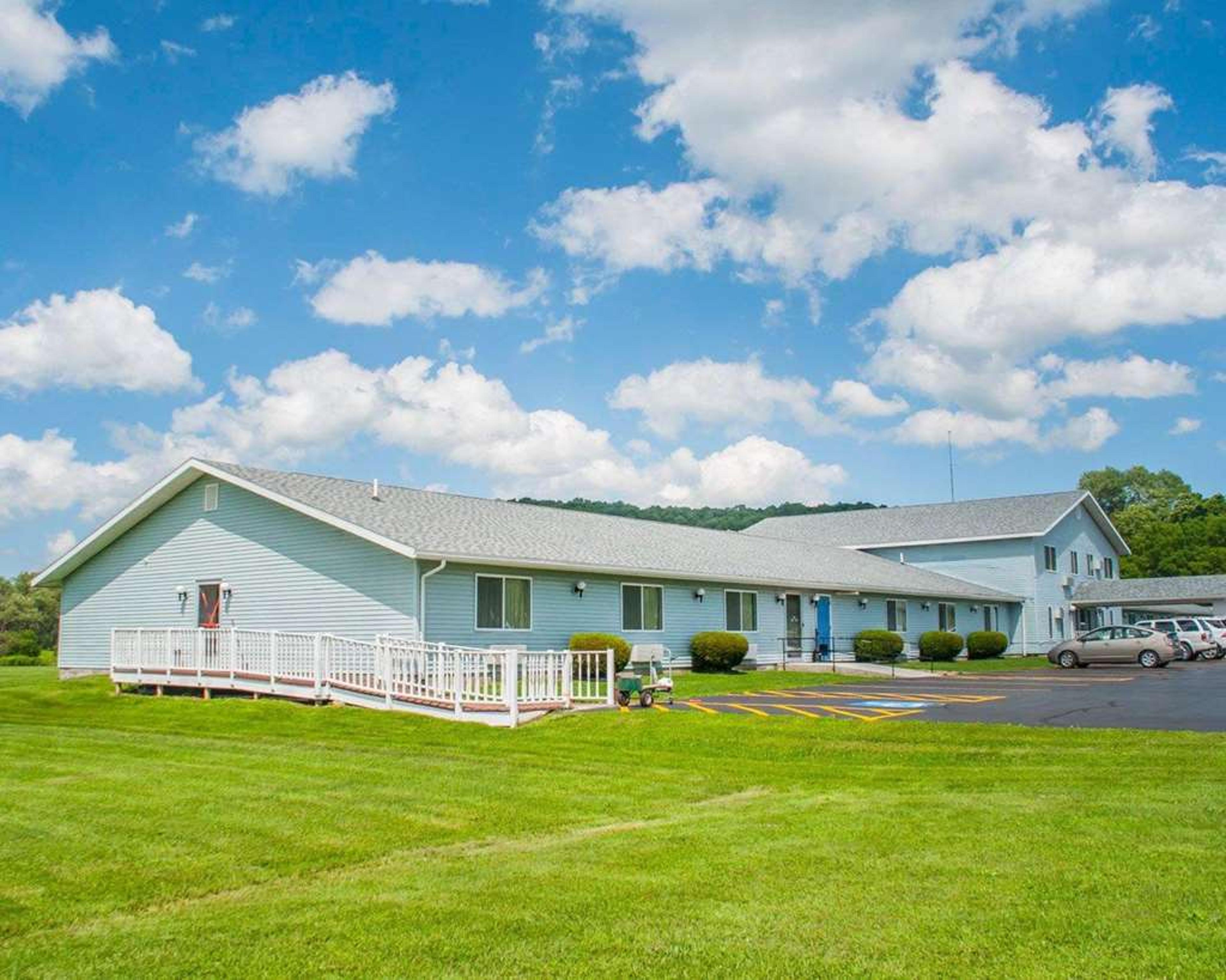 ECONO LODGE CUBA I-86