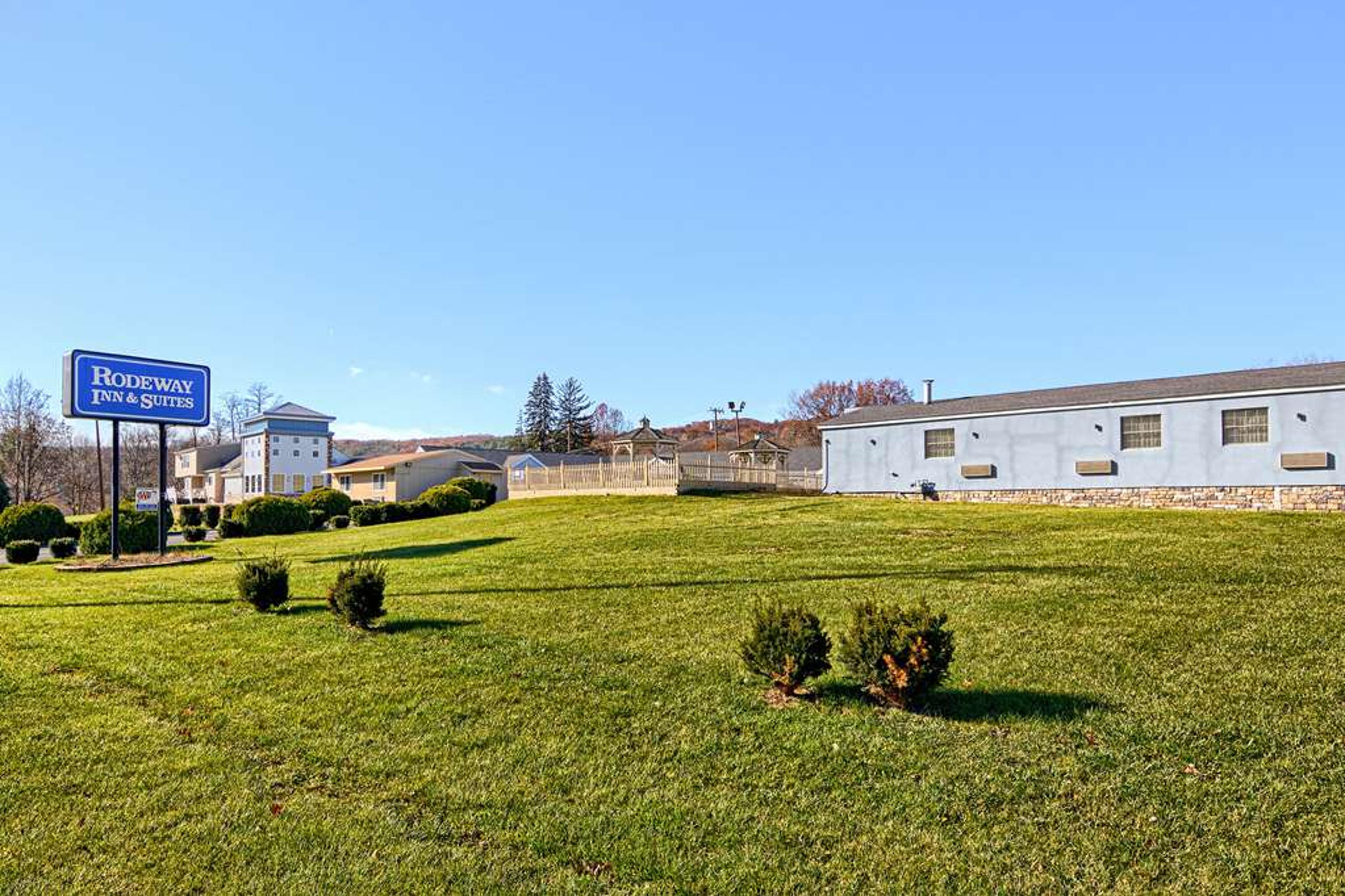 RODEWAY INN AND SUITES ITHACA SOUTH