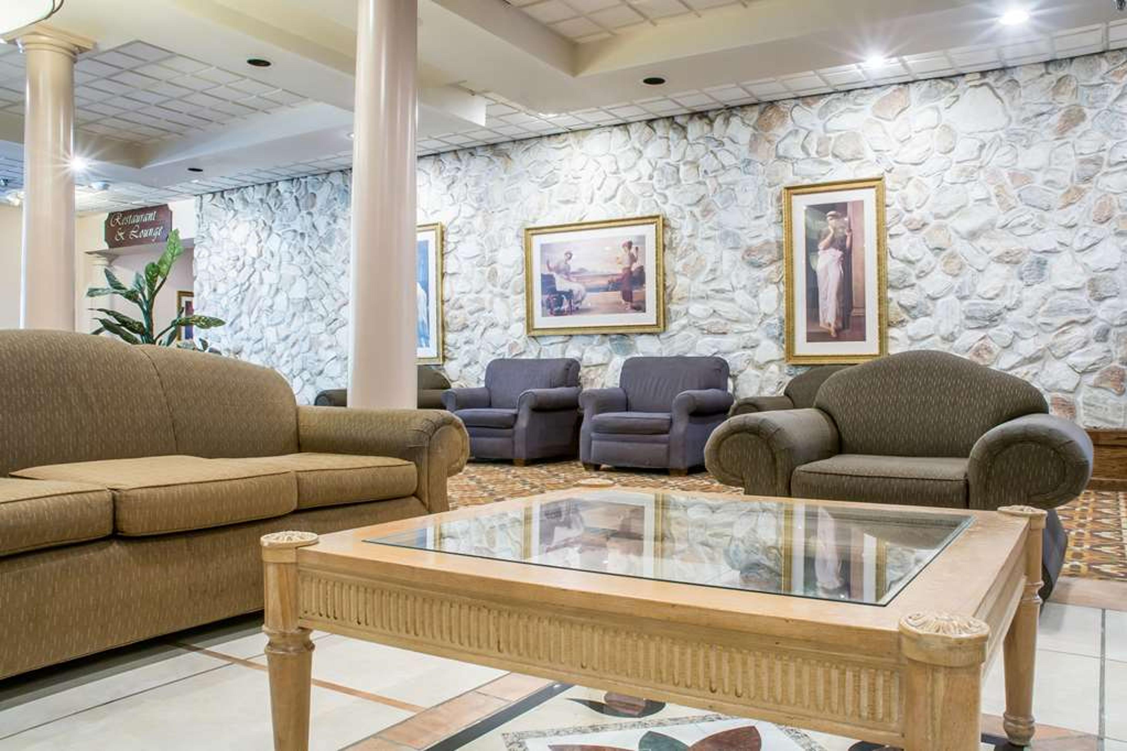 QUALITY INN & SUITES PALM ISLAND IN