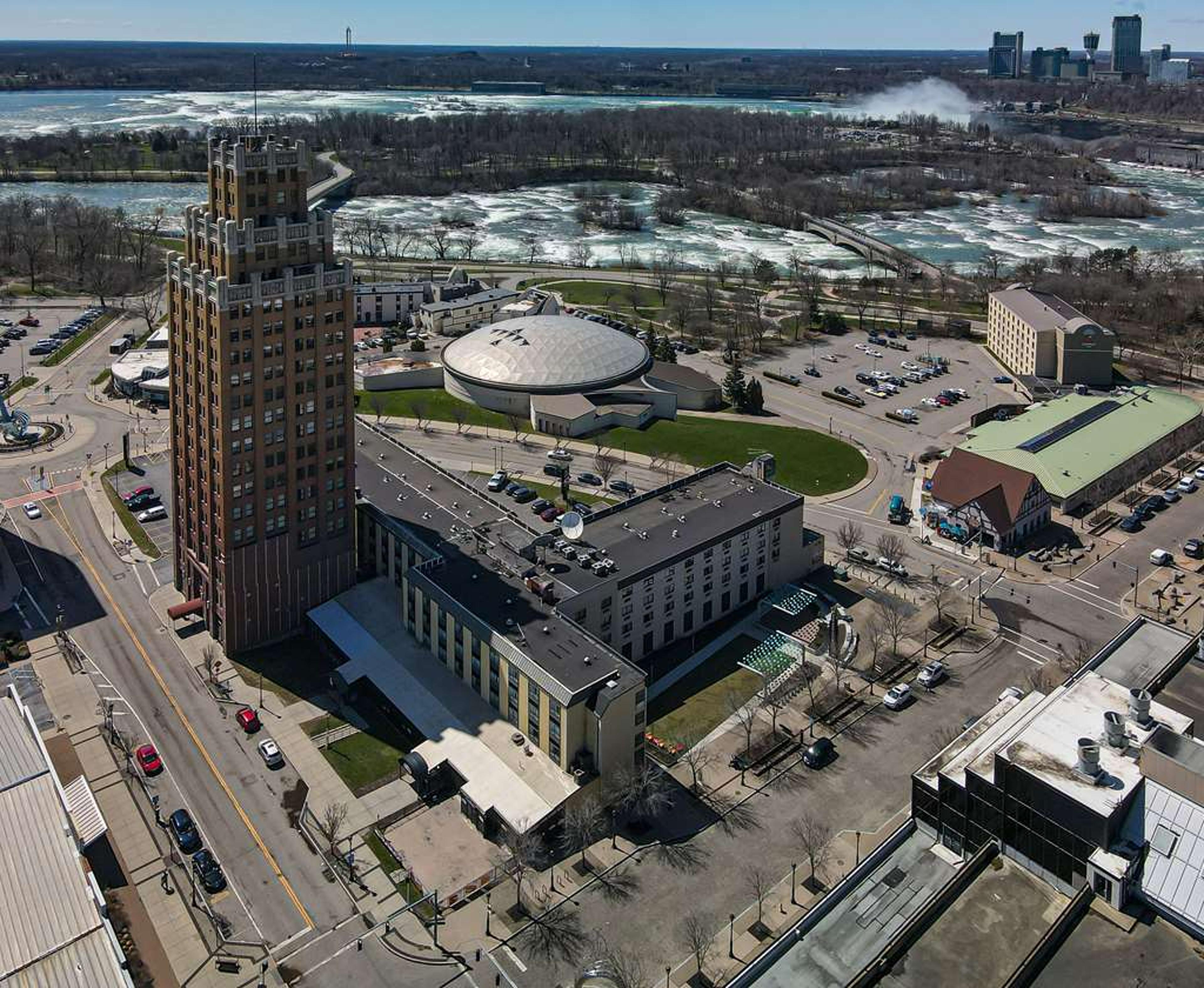 QUALITY HOTEL & SUITES AT THE FALLS