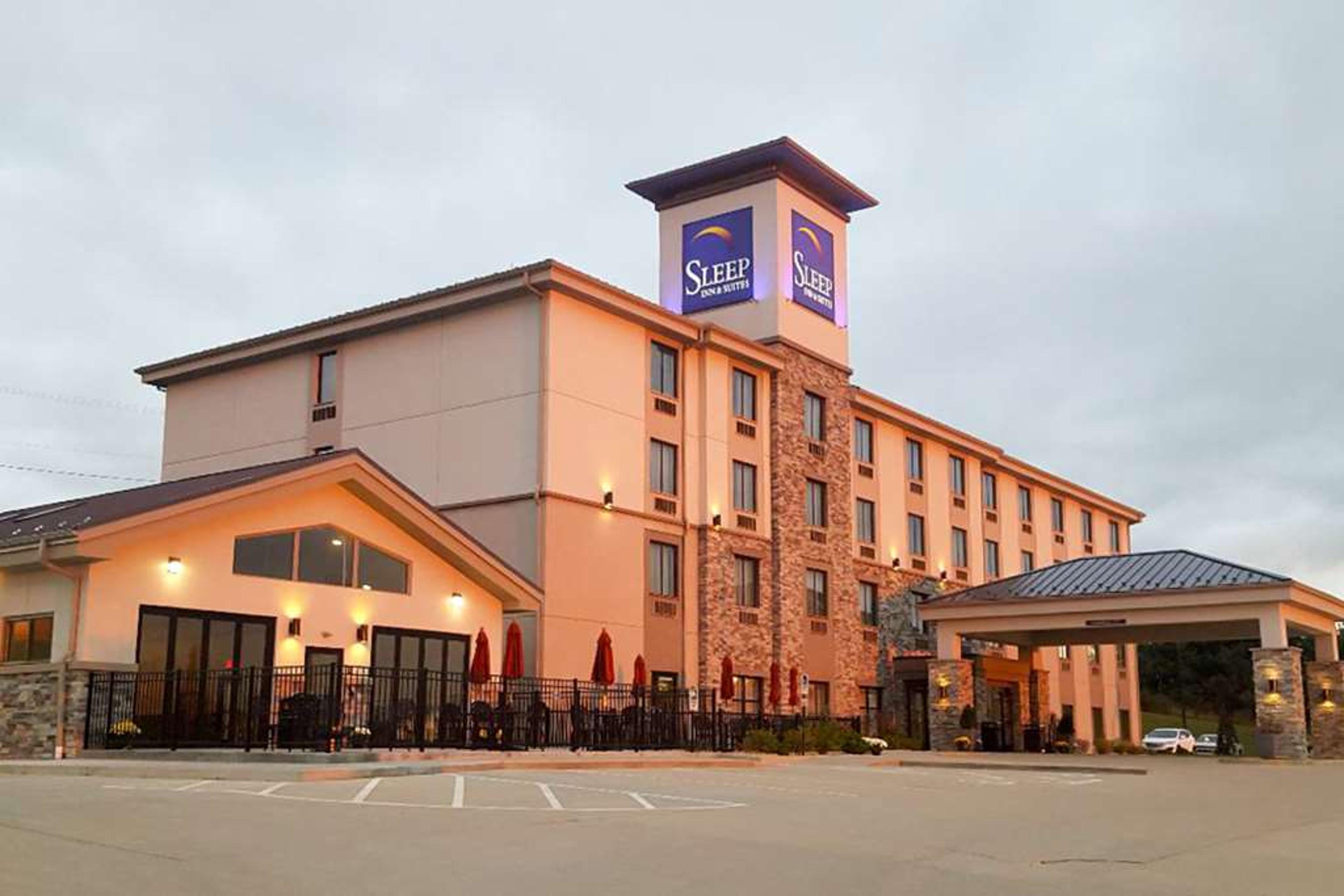 SLEEP INN AND SUITES BELMONT - ST C