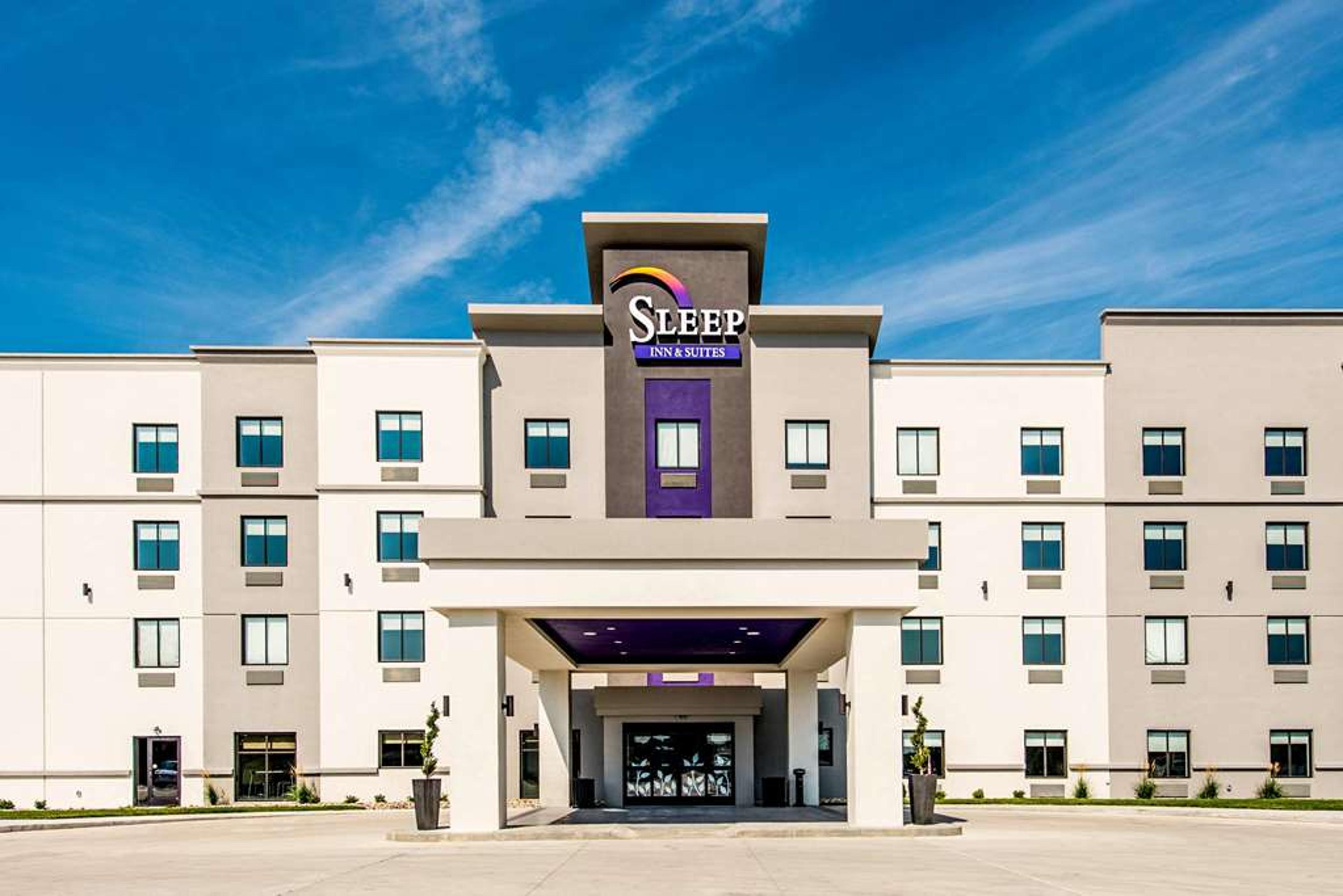 SLEEP INN AND SUITES