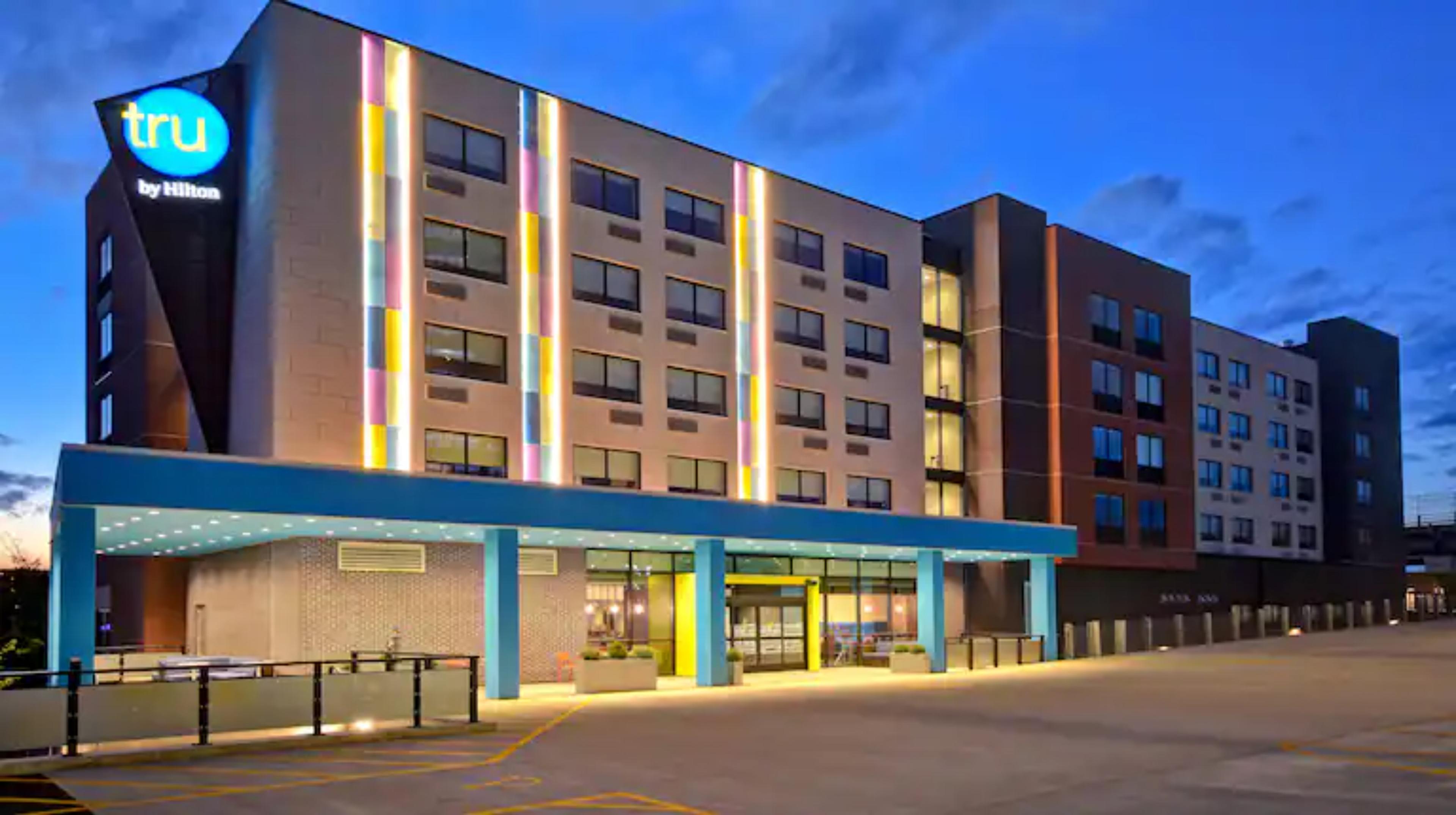 Tru by Hilton Manchester Downtown