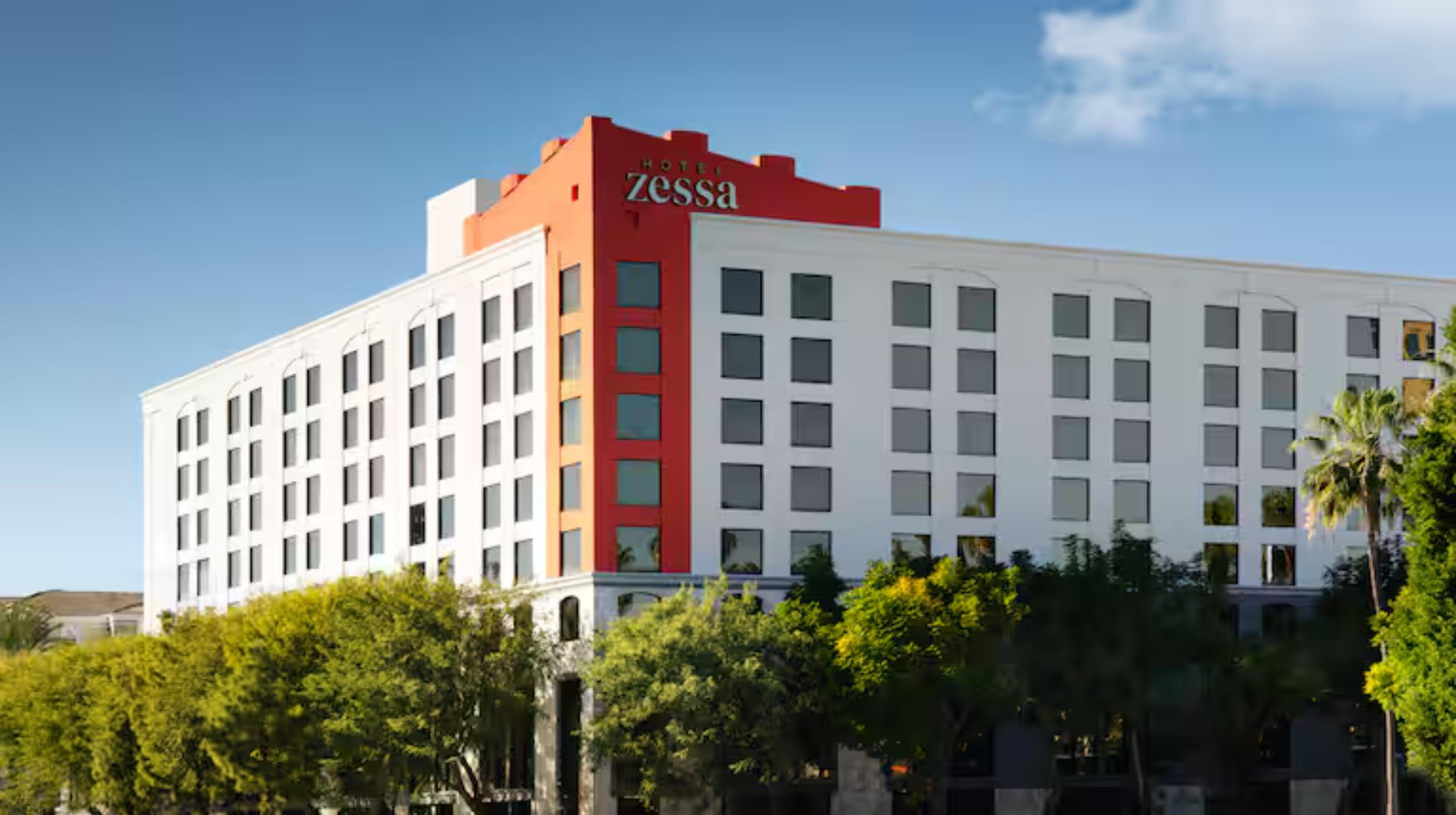 Hotel Zessa Orange County Airport, a DoubleTree by Hilton