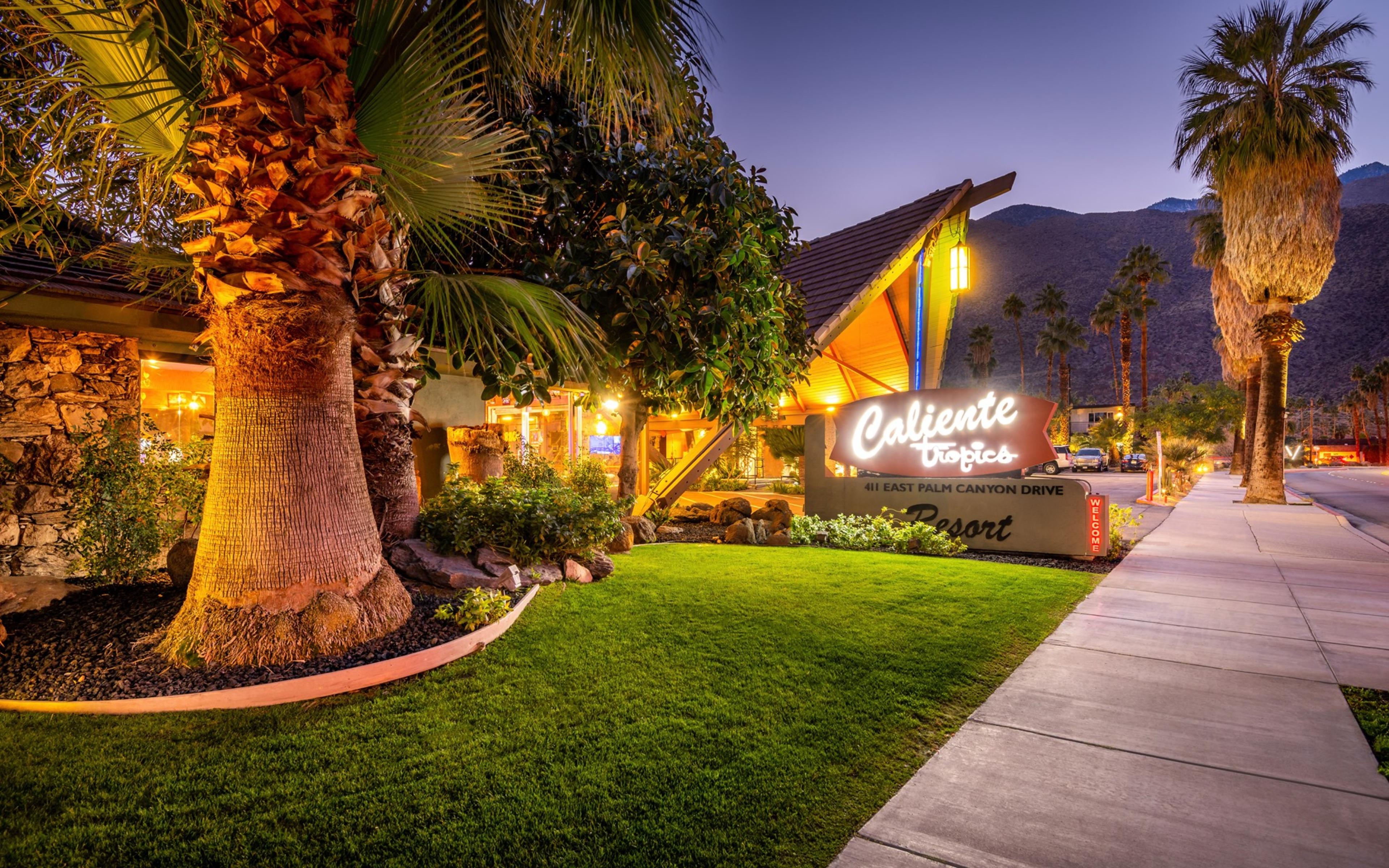 Caliente Tropics Resort - Palm Springs, CA