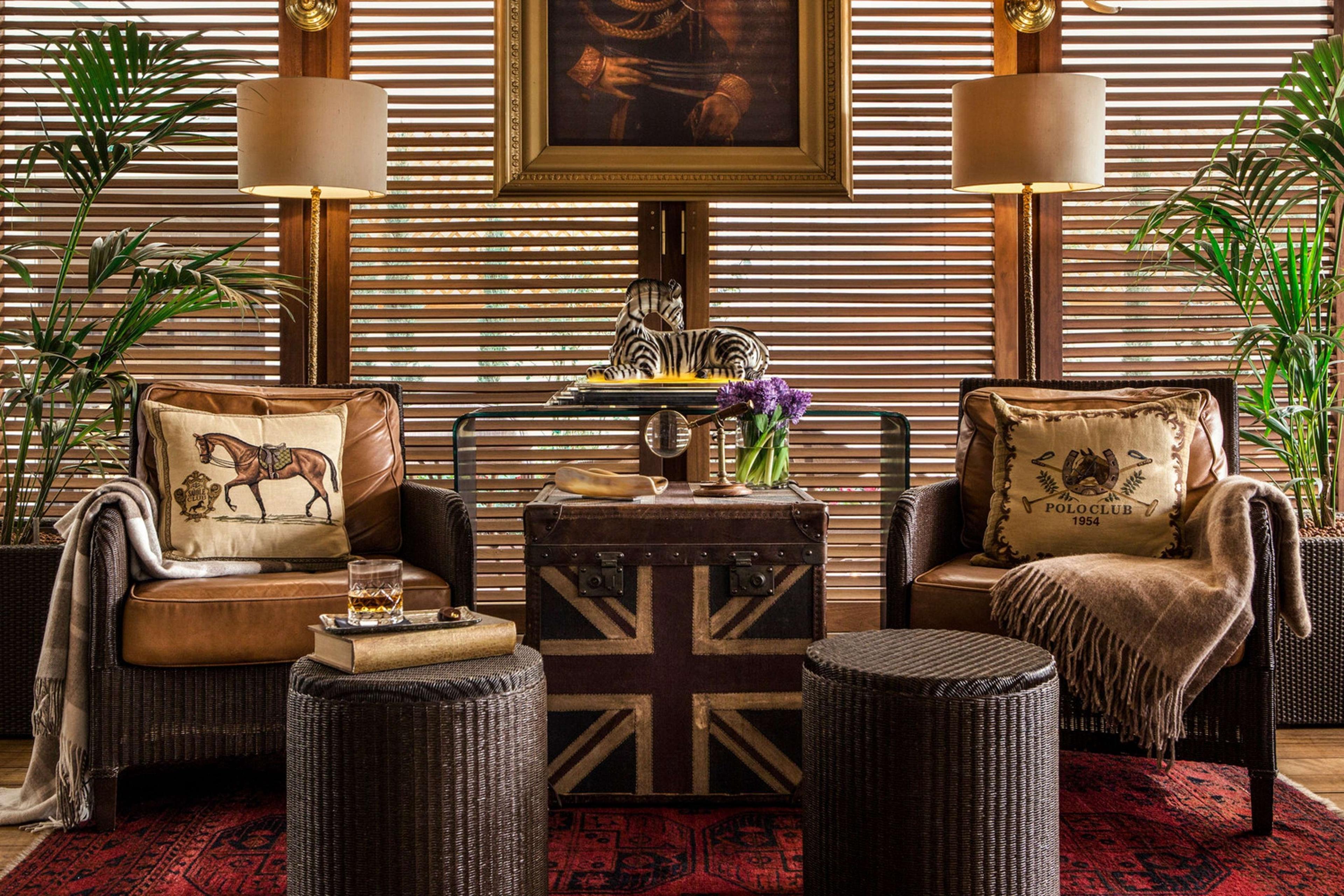 Alexander's Cigar Lounge - Hotel Grande Bretagne
