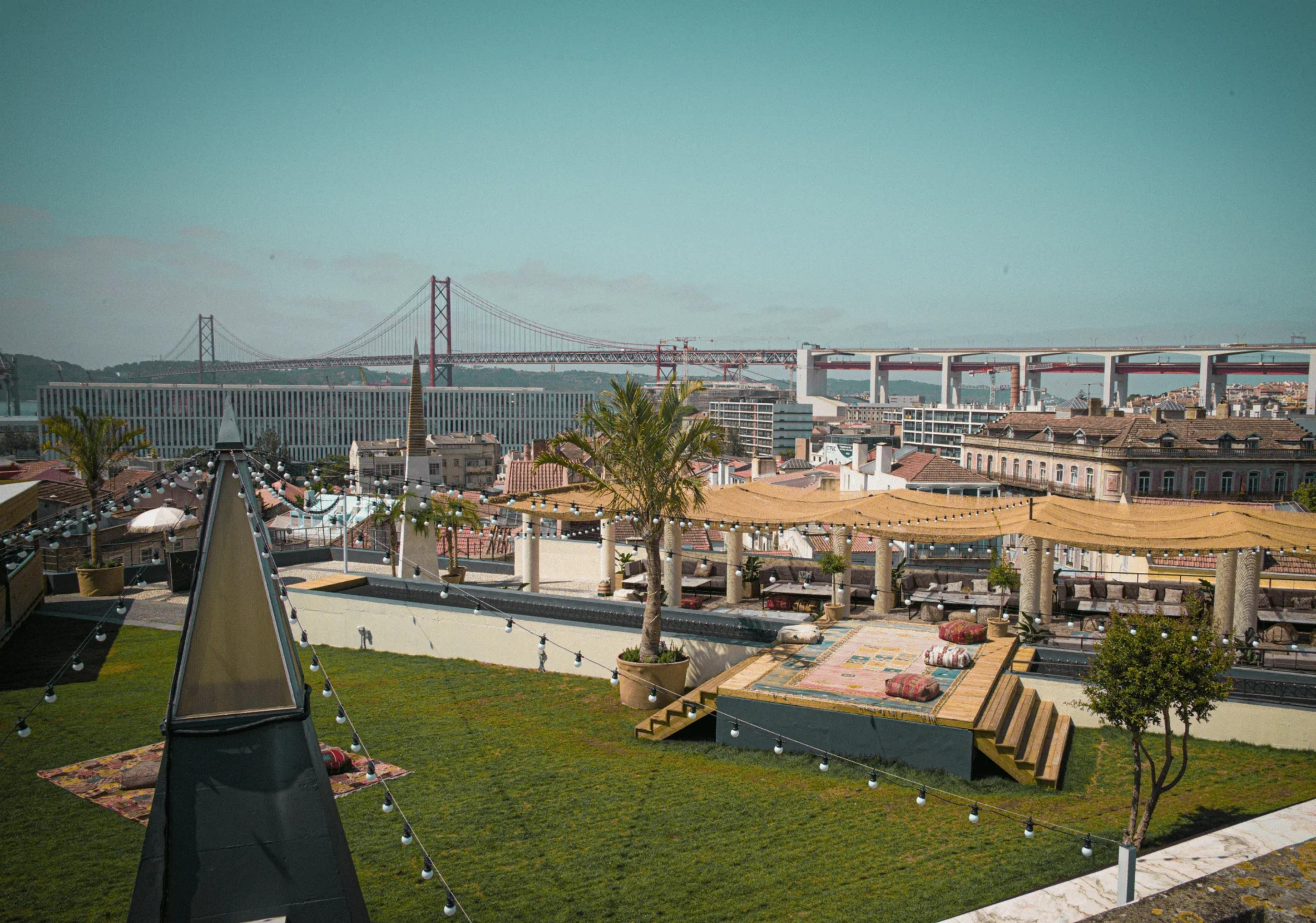 Go A Lisboa Rooftop - Restaurant & Bar