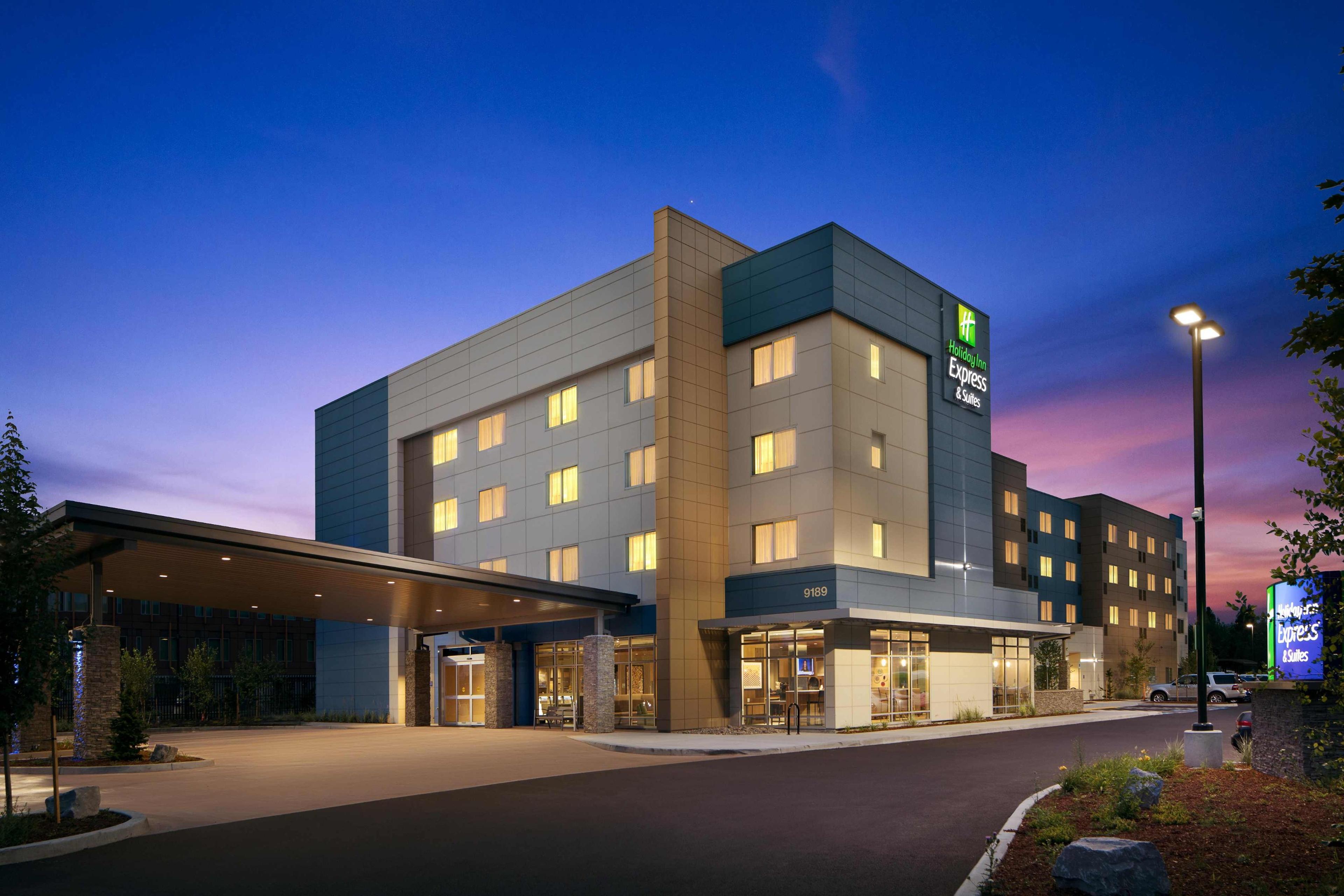 Holiday Inn Express & Suites Portland Airport, an IHG Hotel