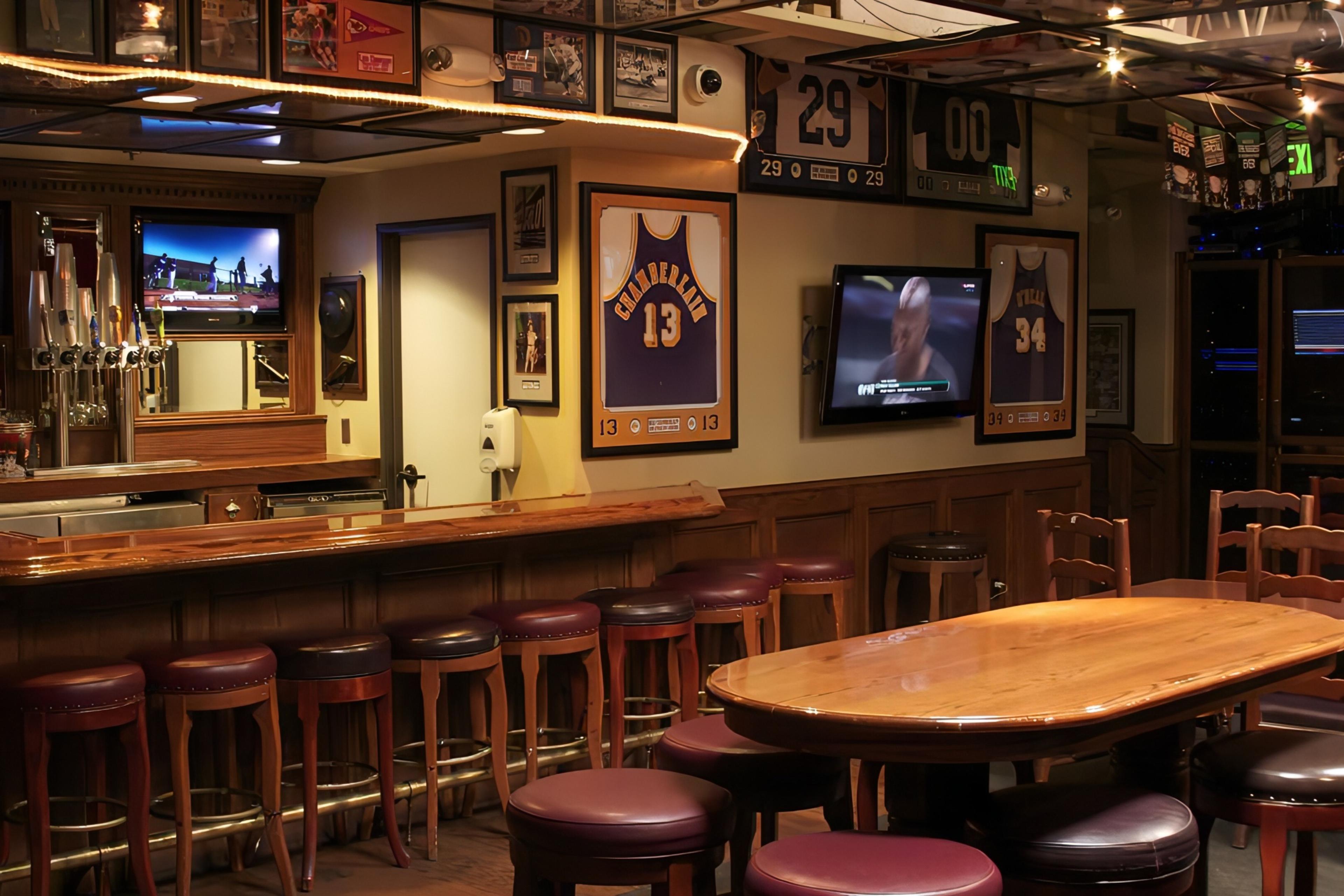 Legends Restaurant & Sports Bar - Bar / Club in Long Beach, CA