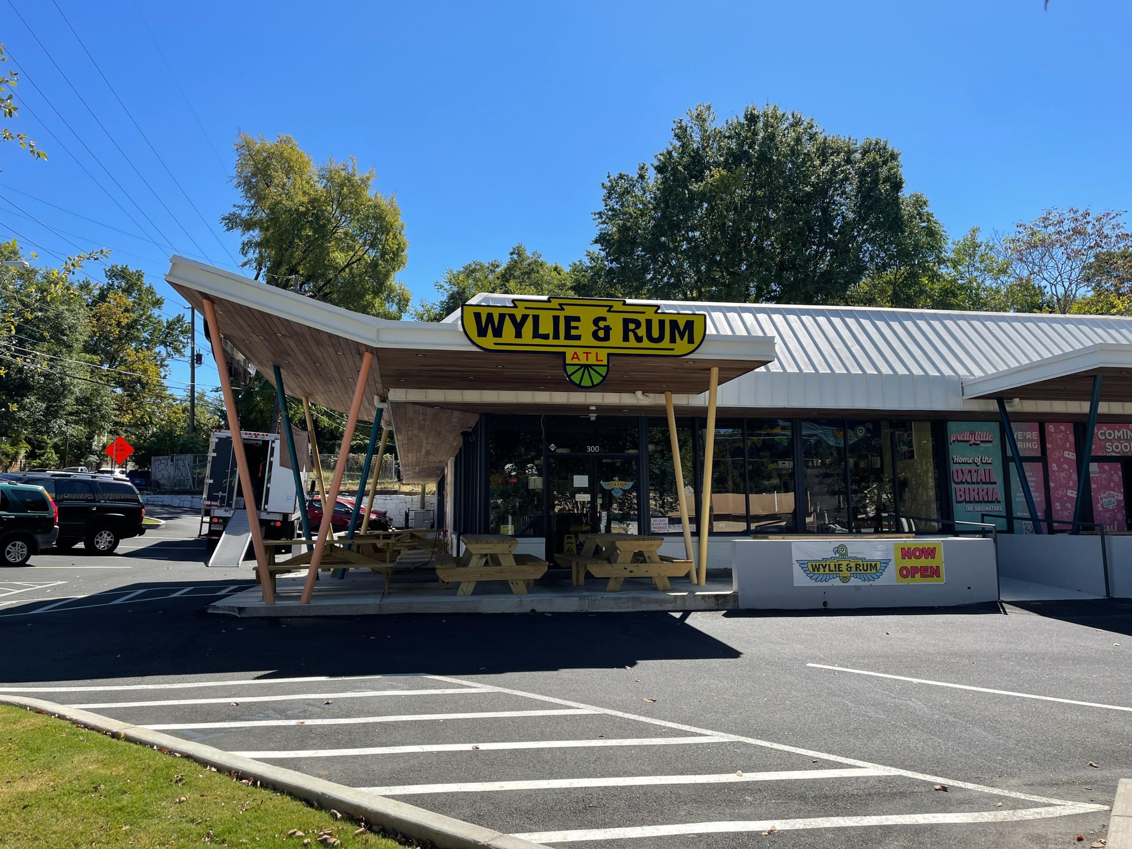 Wylie & Rum Island Bar and Grill