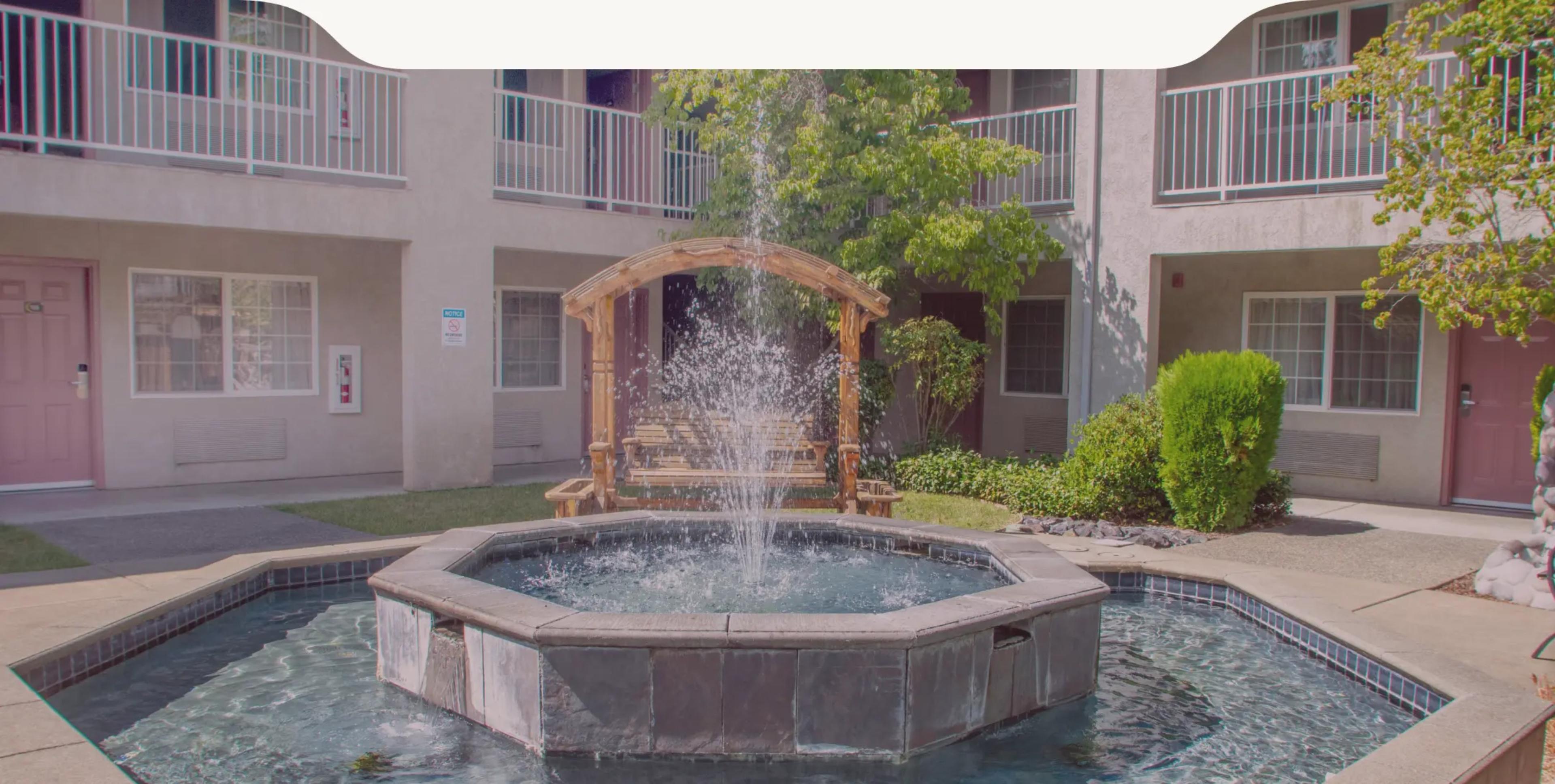 Creekside Inn & Suites