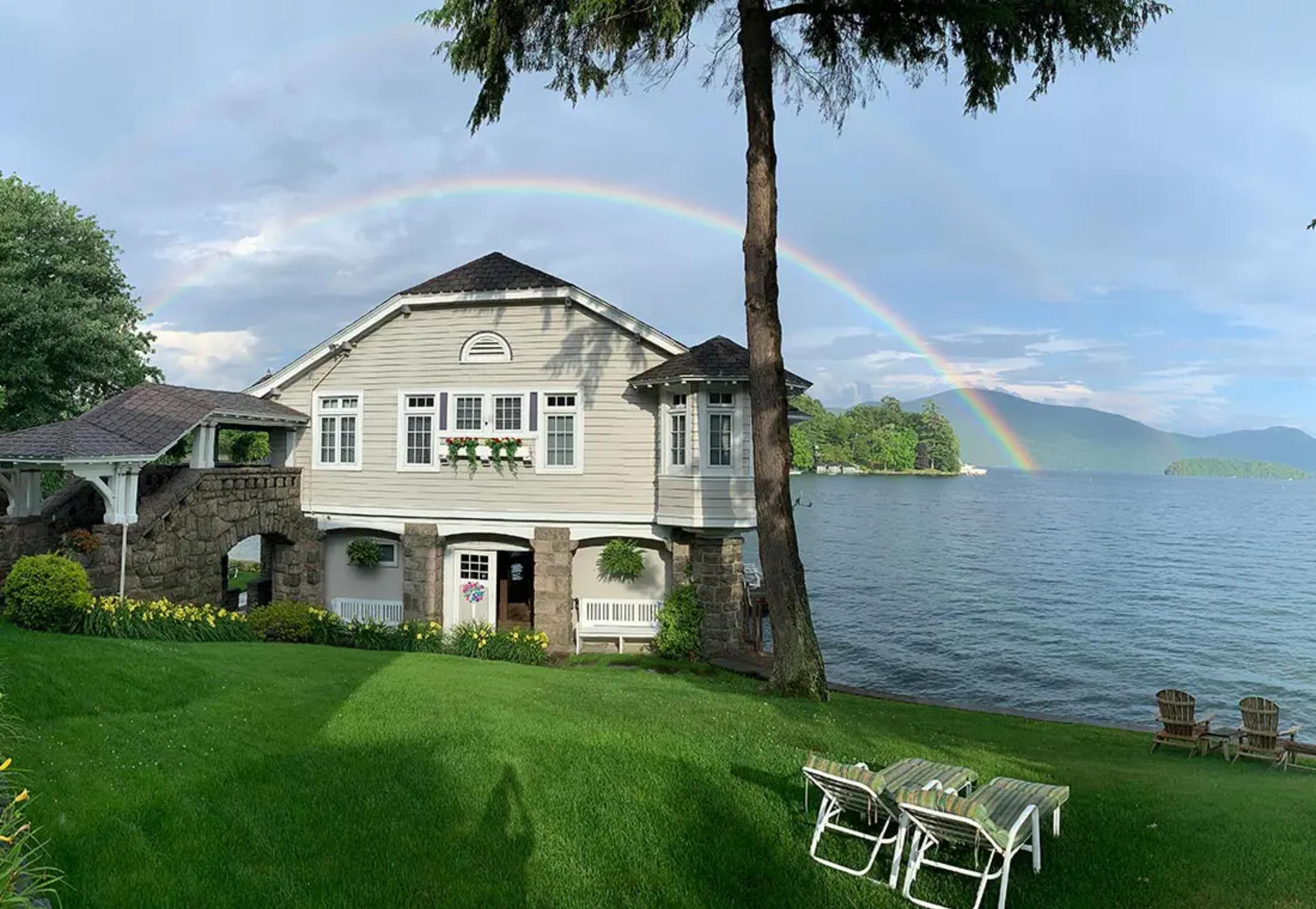 Boathouse Waterfront Lodging