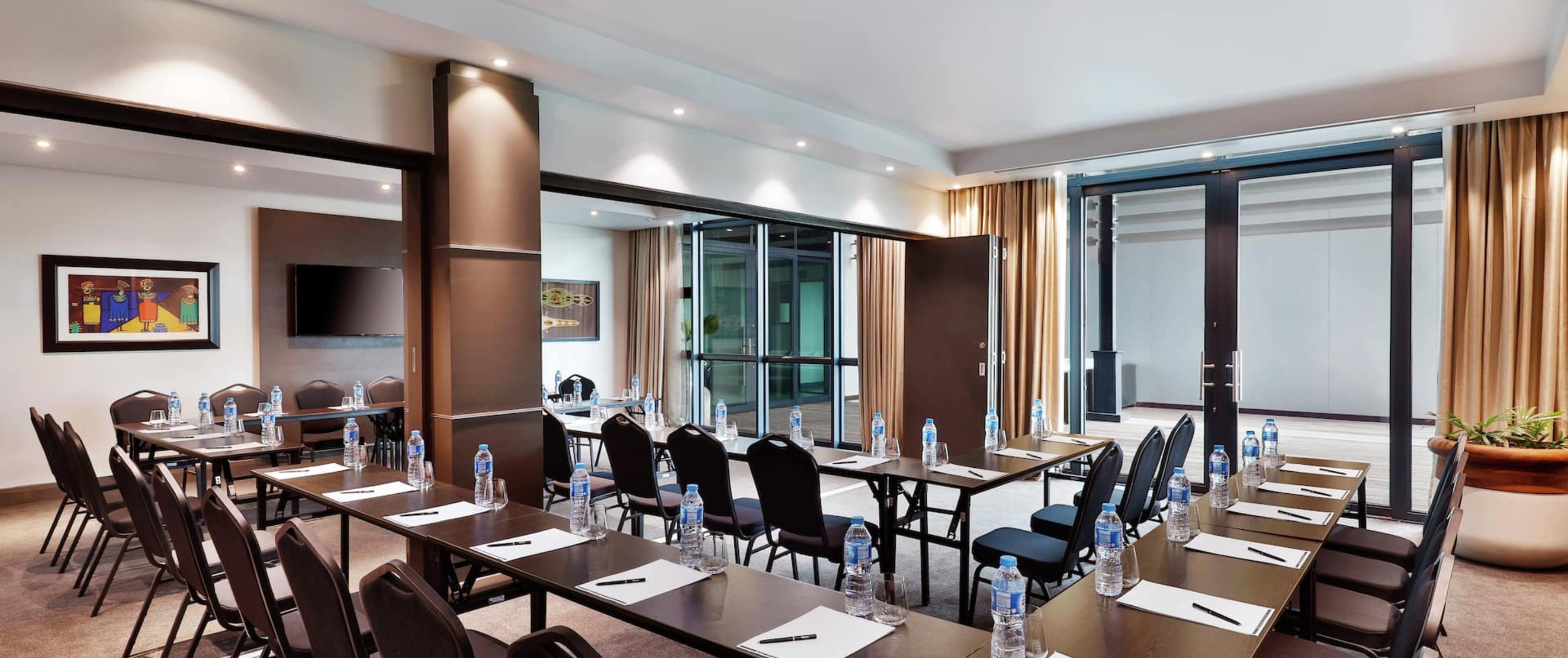 Legend Hotel Lagos Airport, Curio Collection by Hilton