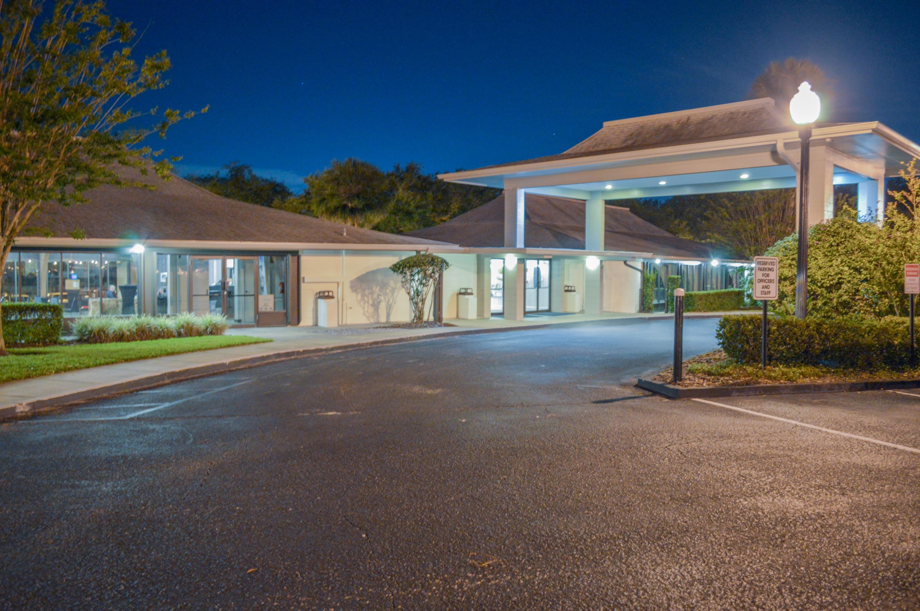 Venue on Lake Lily / Maitland Civic Center