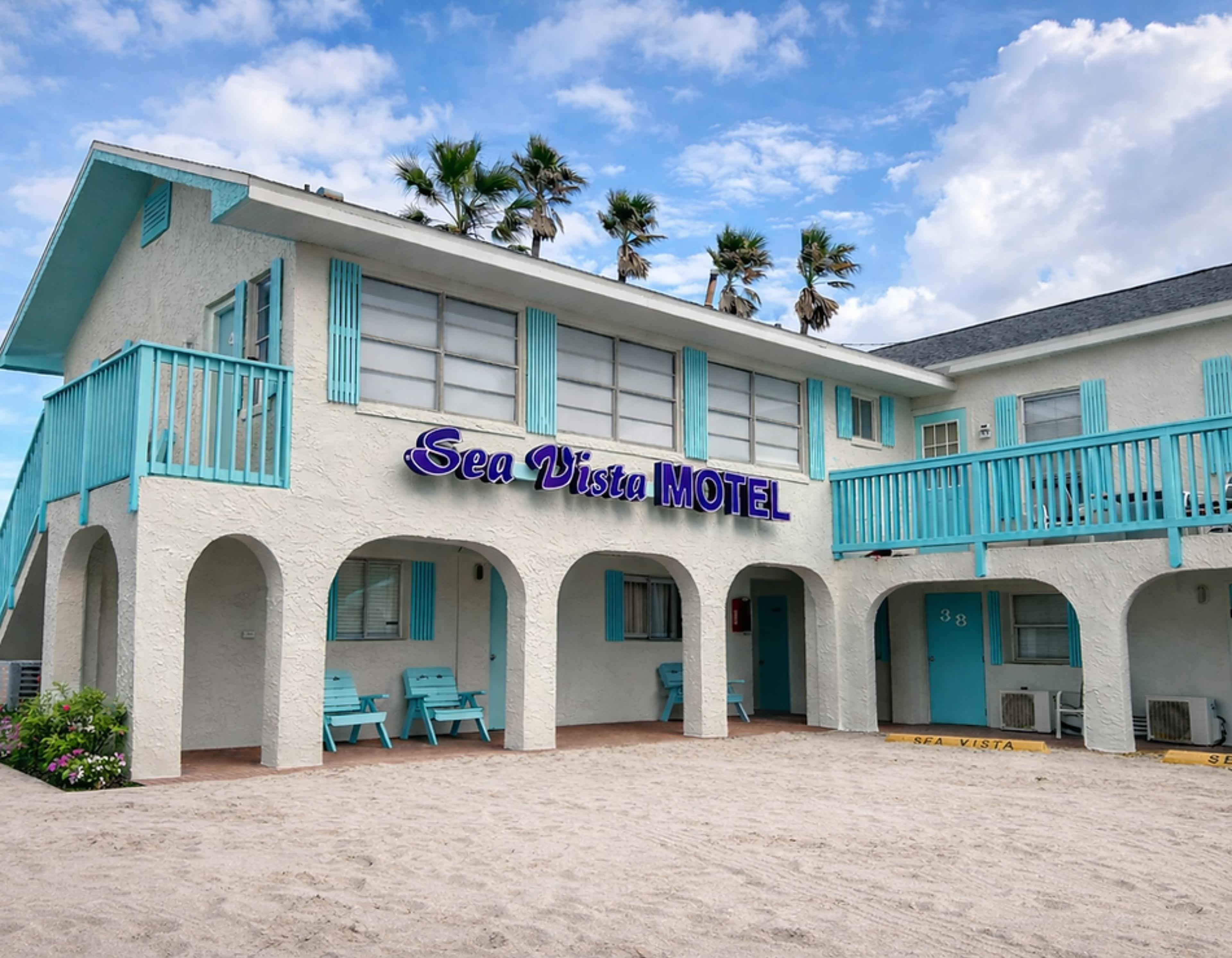 Sea Vista Motel & Tiki Bar
