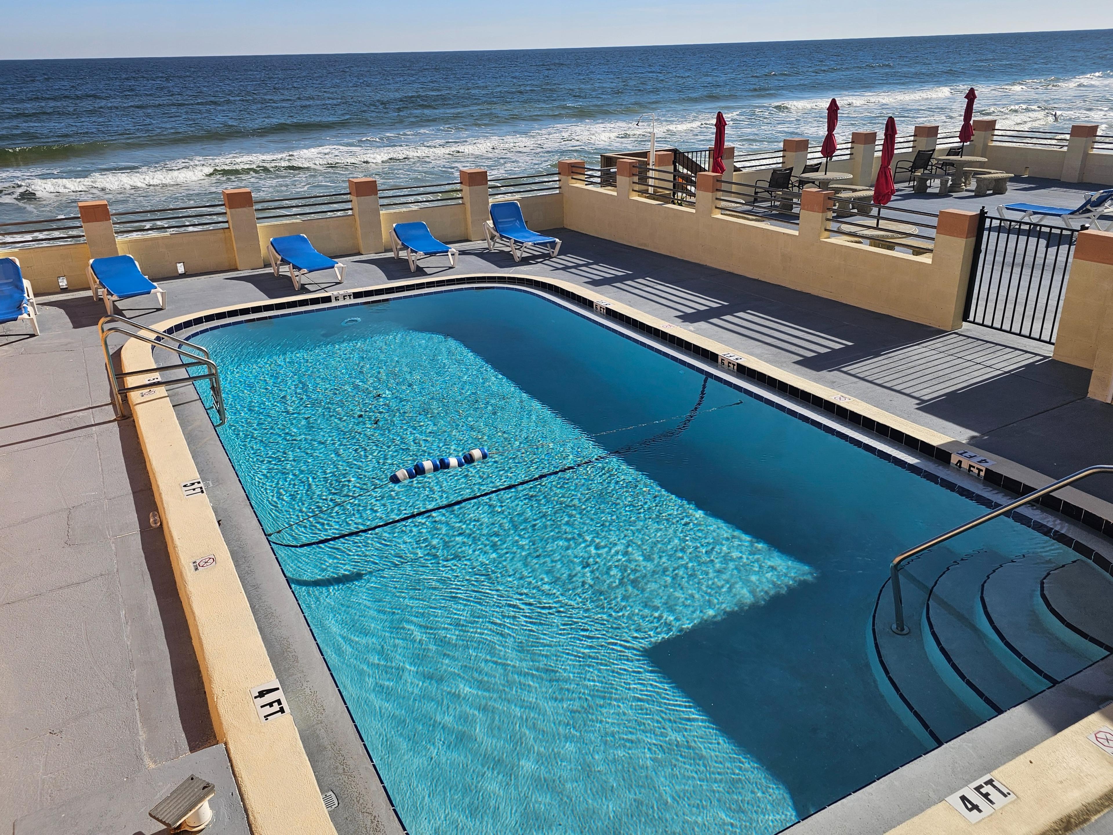 Dream Inn by AmeriVu Daytona Beach Shores- Oceanfront