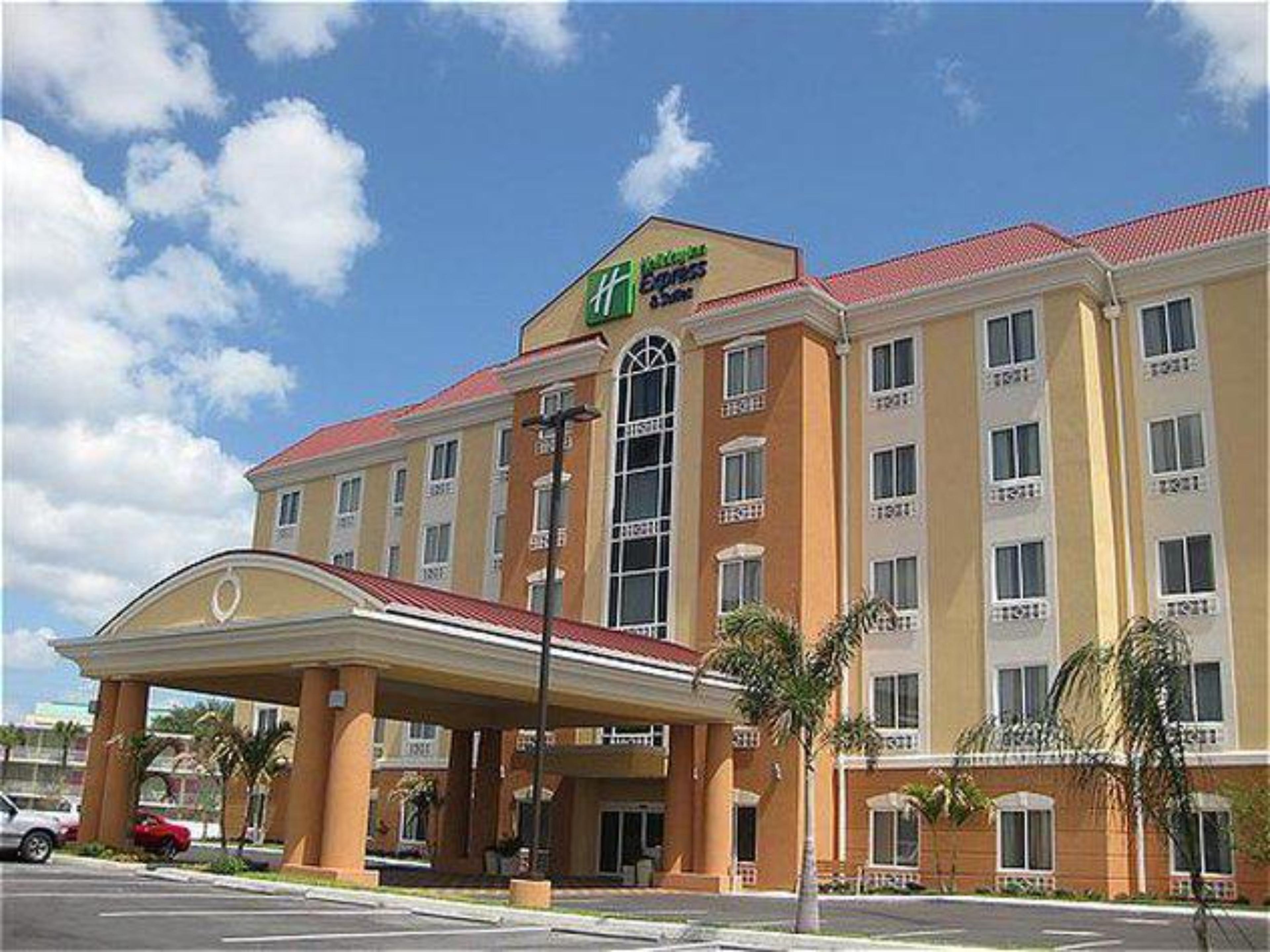 Holiday Inn Express & Suites Orlando South-Davenport by IHG