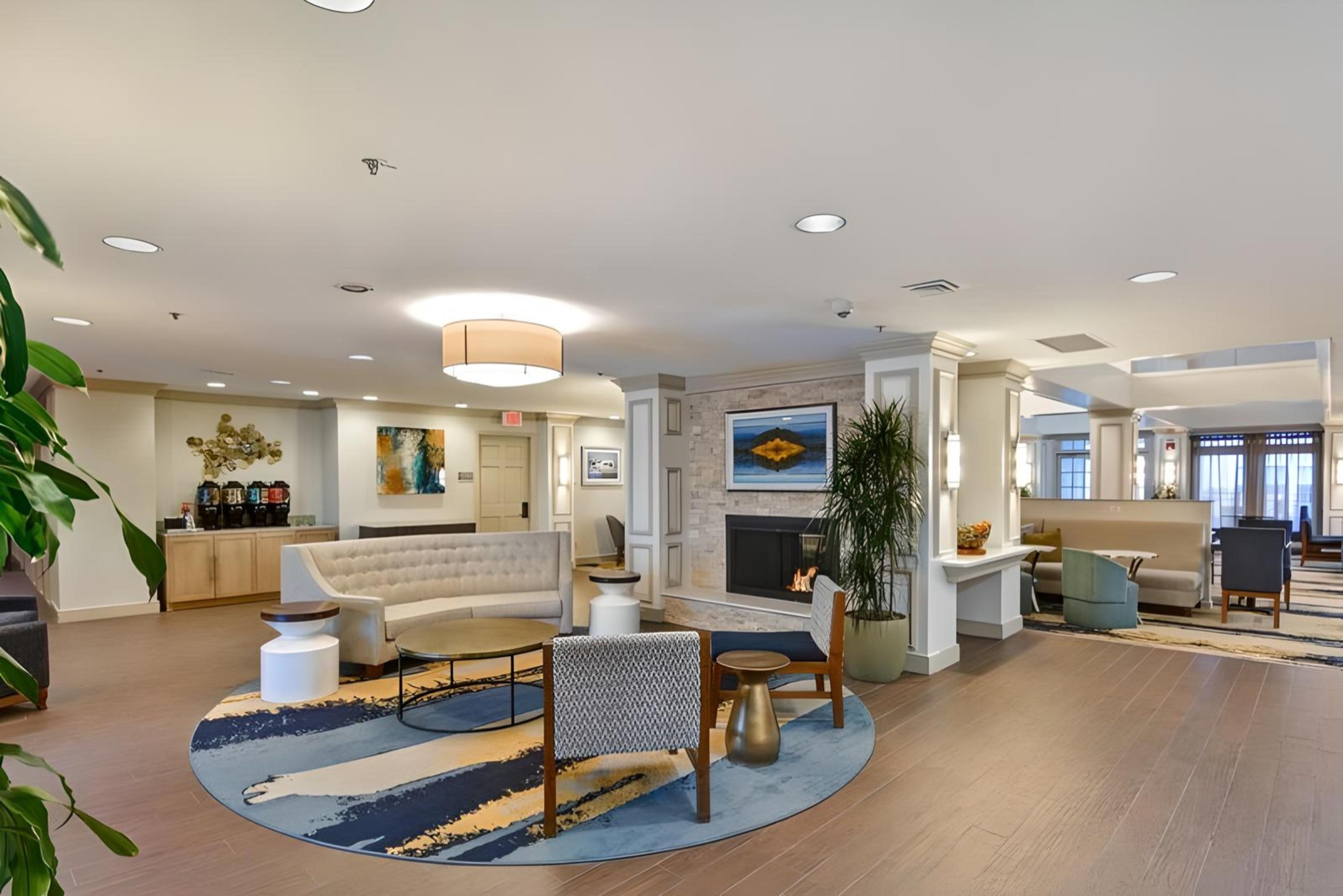 Homewood Suites by Hilton Windsor Locks Bradley Airport