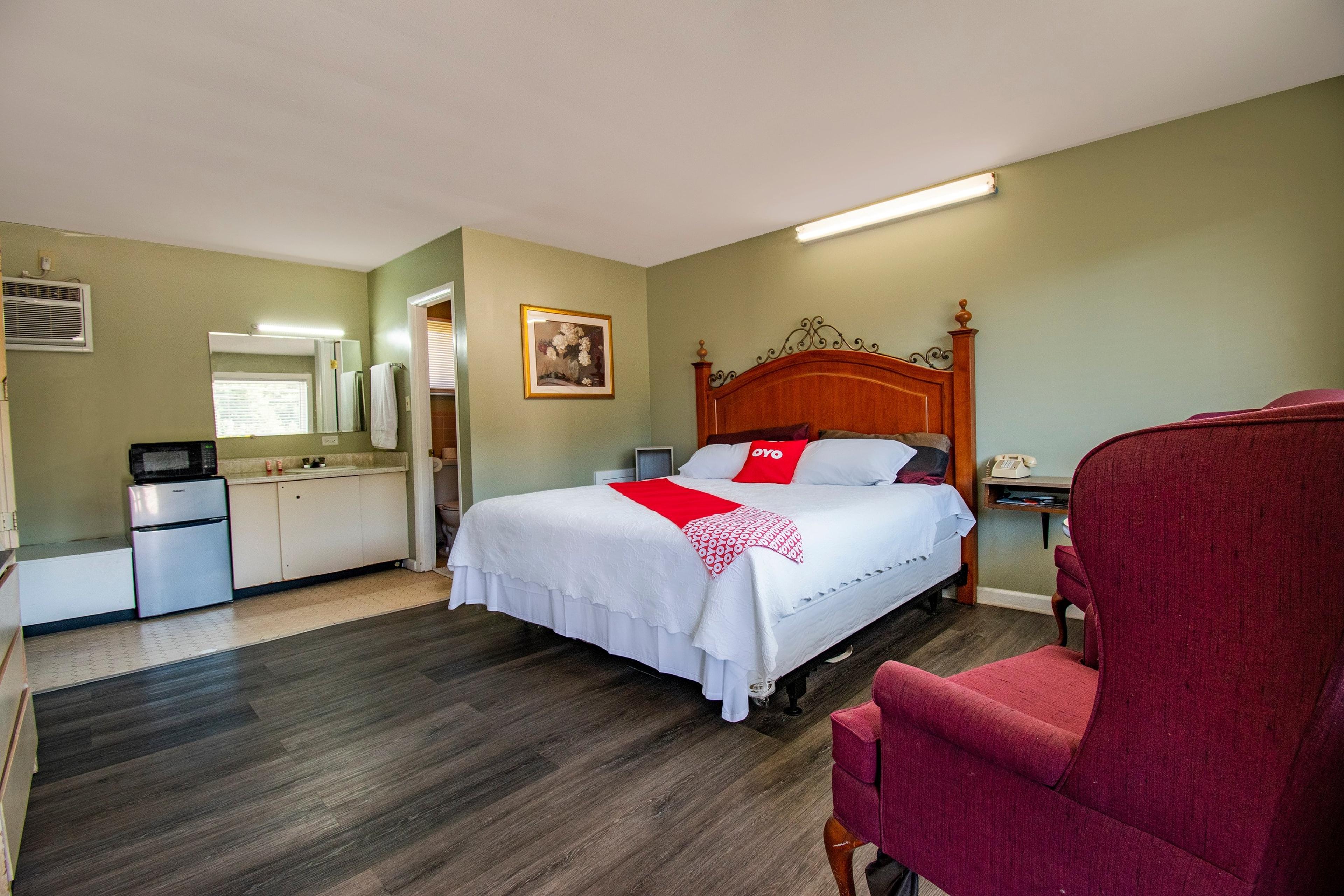 OYO HOTEL CALHOUN. GA I-75