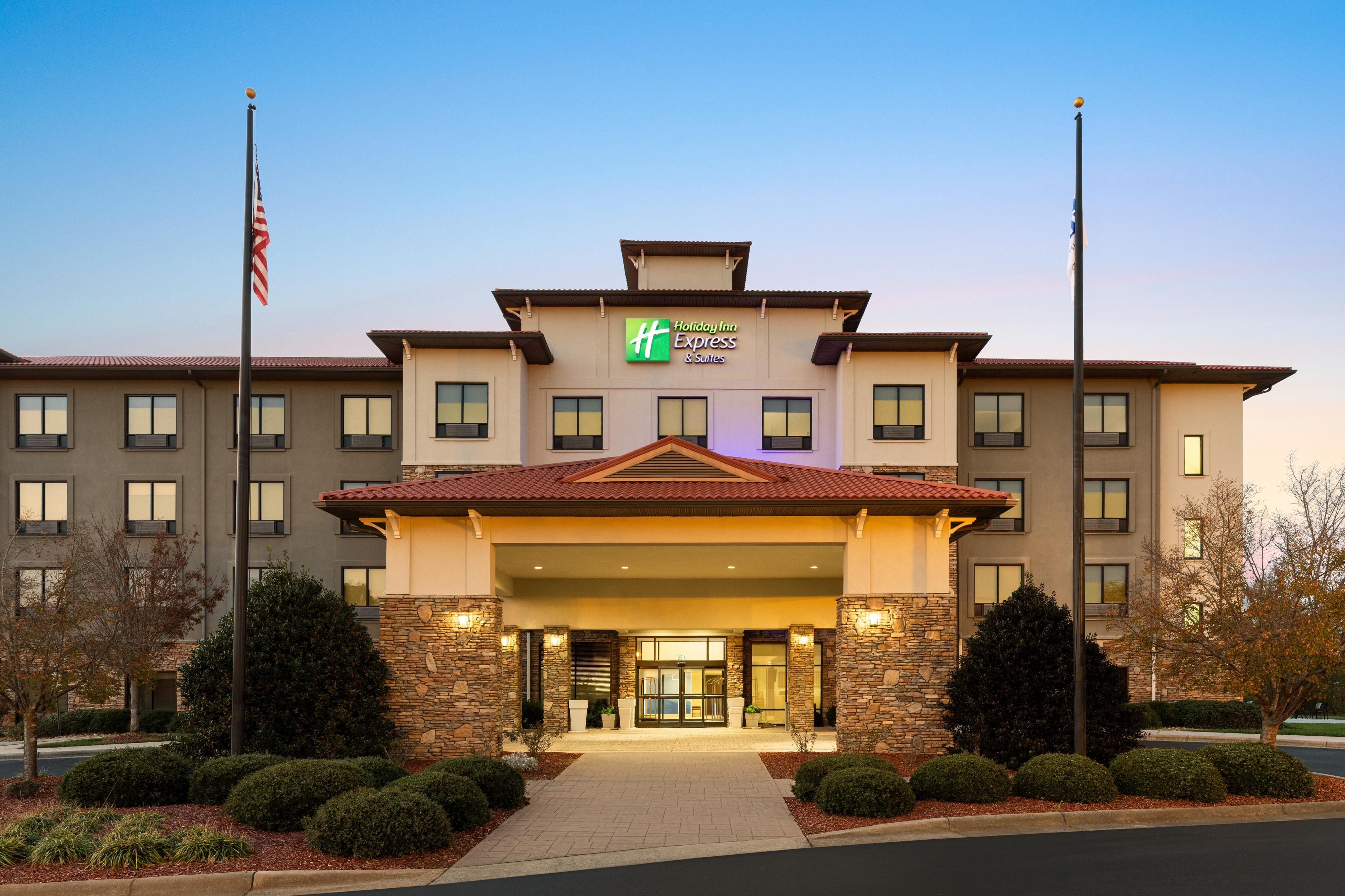 HOLIDAY INN EXP STES VINEYARD BY IH