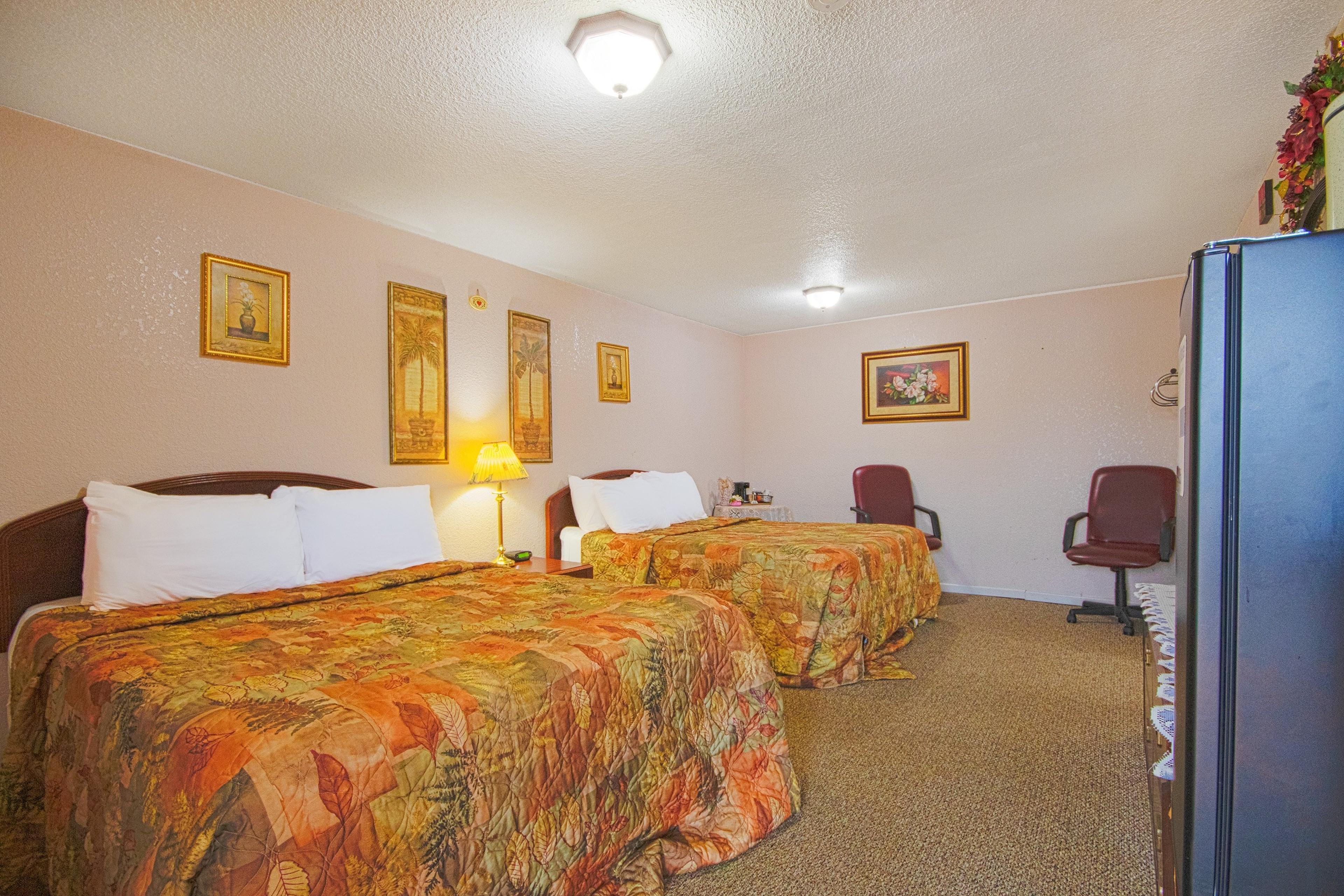 SUNFLOWER MOTEL HIAWATHA BY