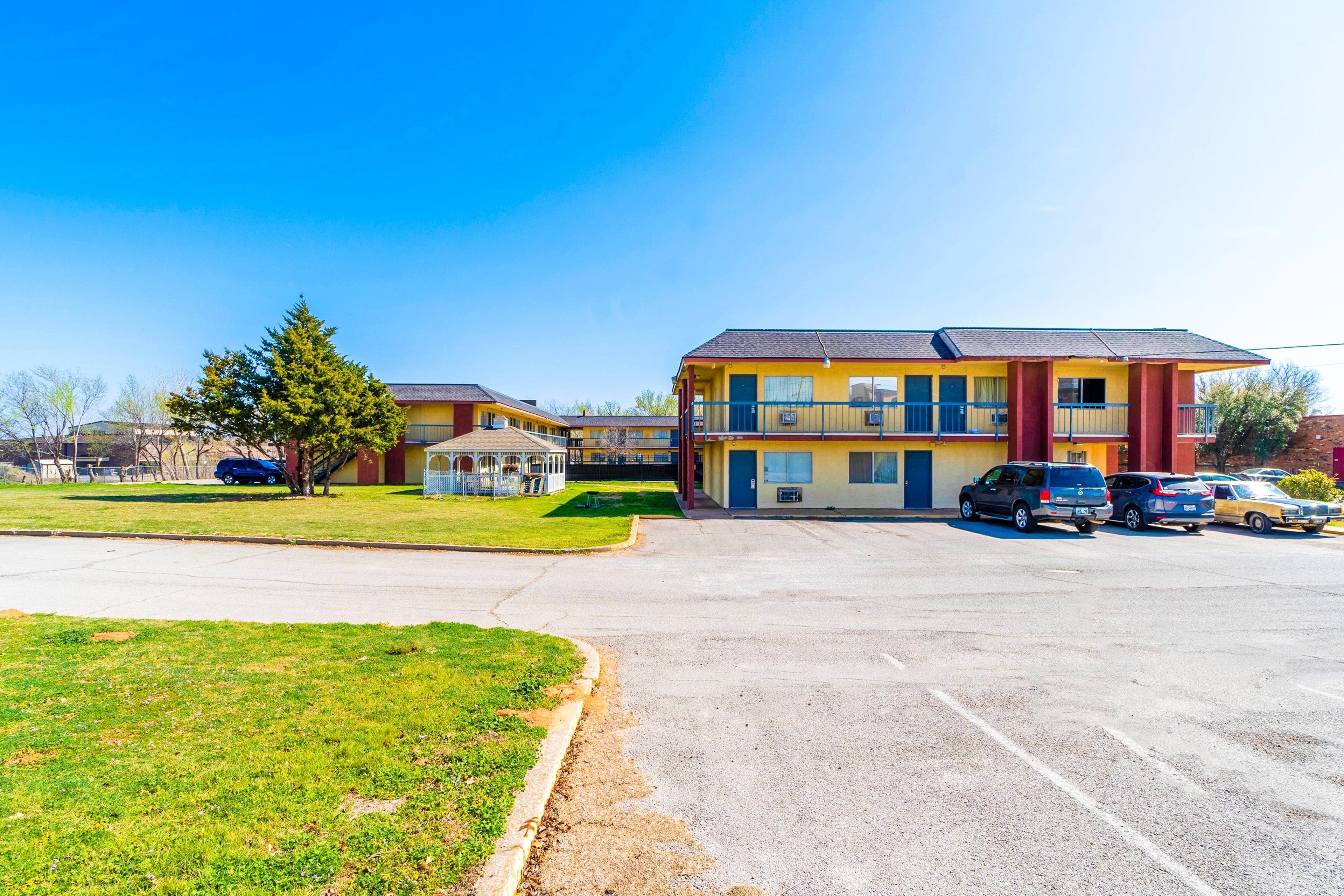 CASTLE INN SUITES BY OYO