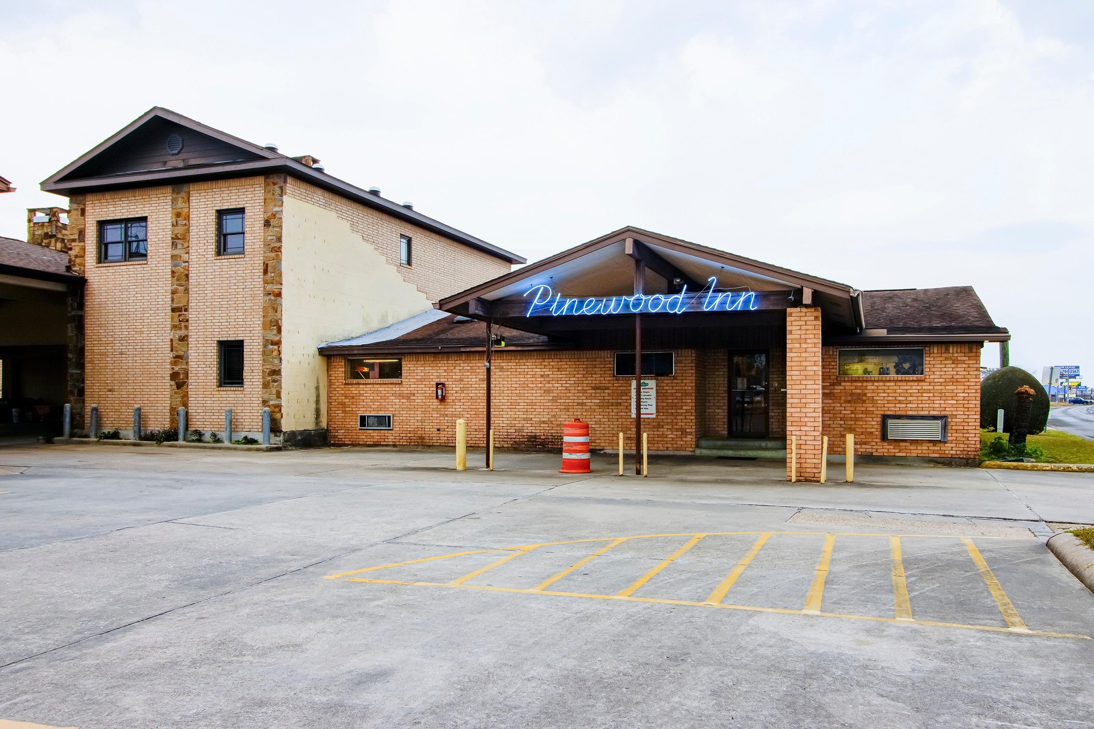 PINEWOOD INN N SUITE SILSBEE