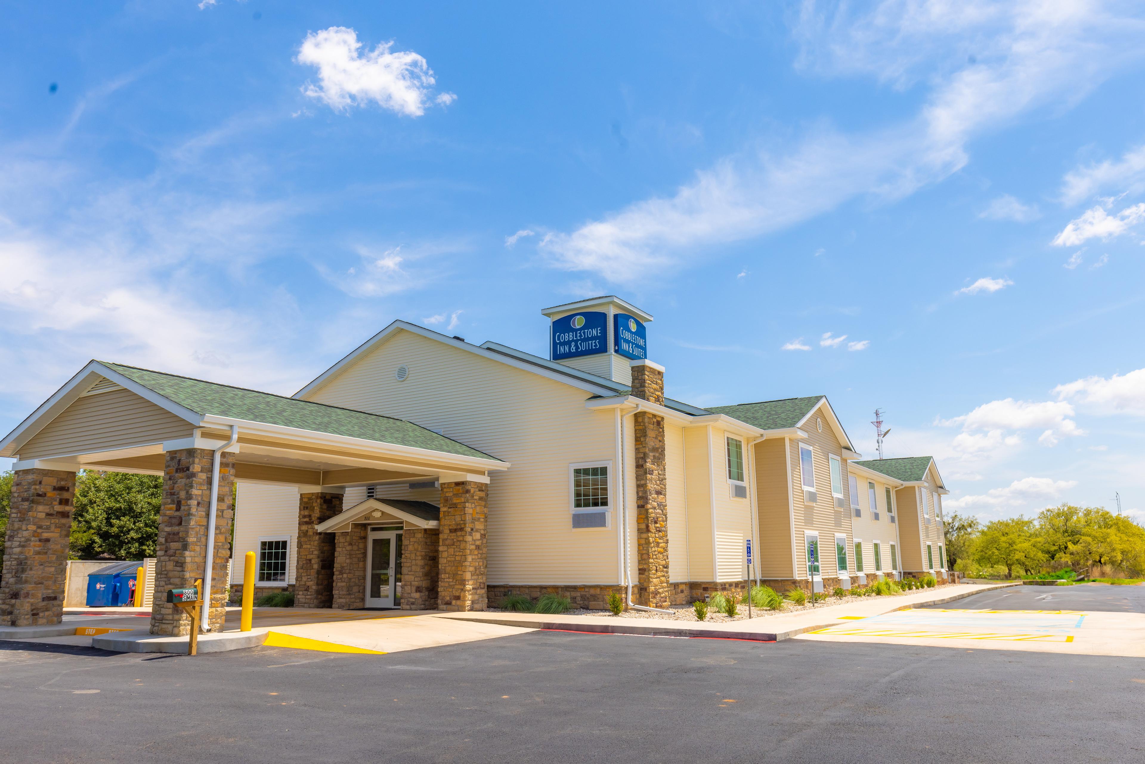 COBBLESTONE INN AND SUITES