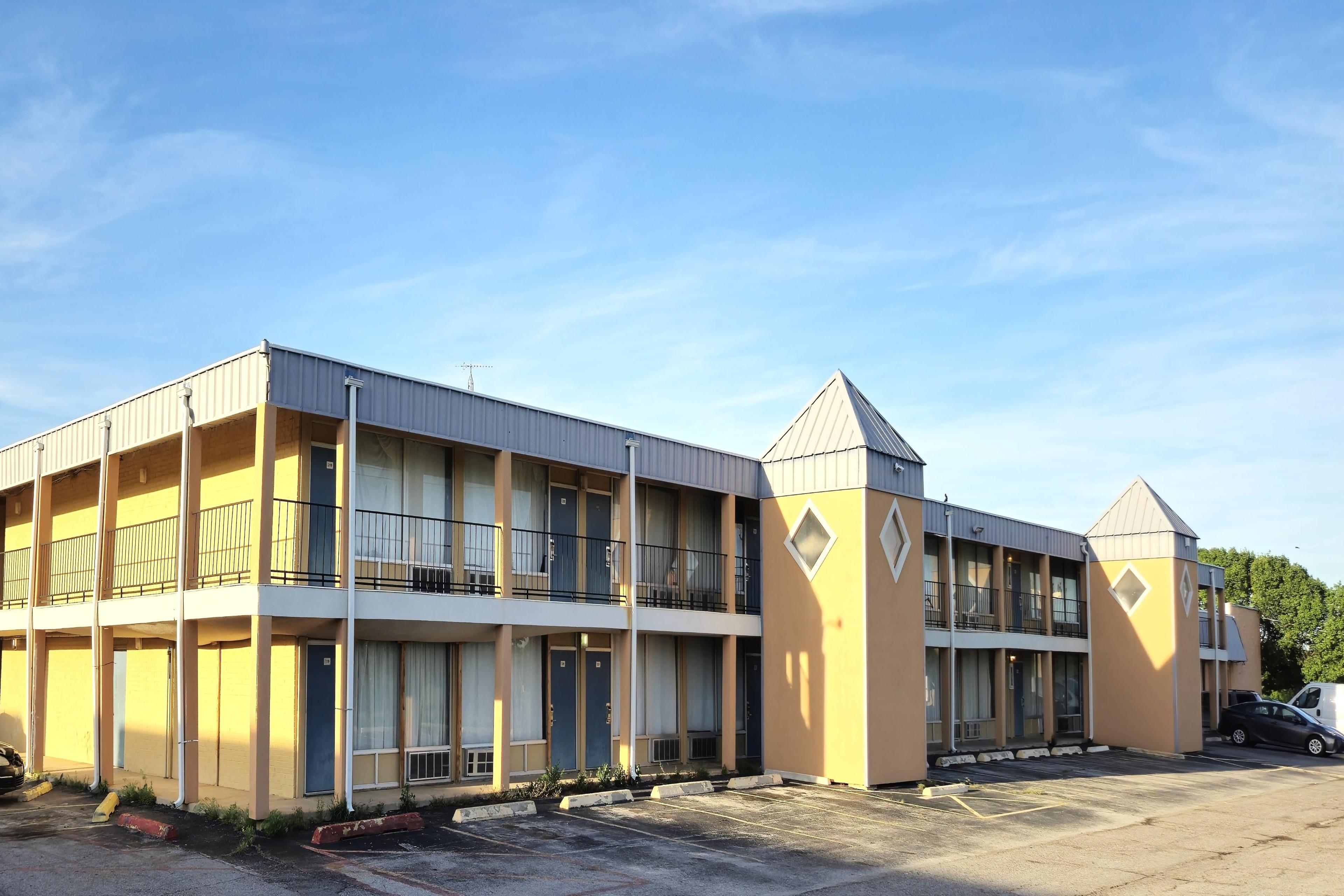 Castle Inn Suites by OYO Law