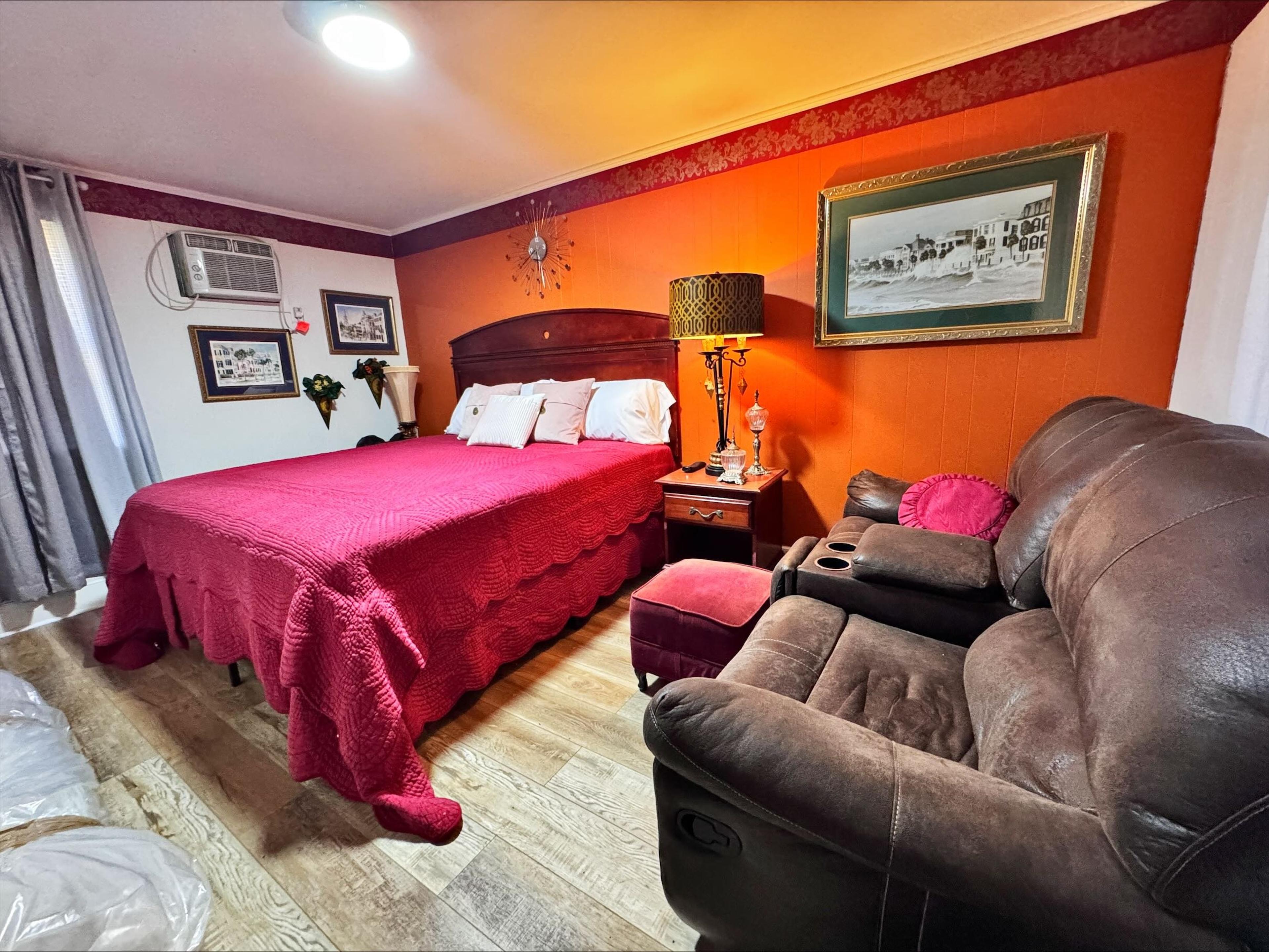 Chesterfield Hotel by OYO Hwy