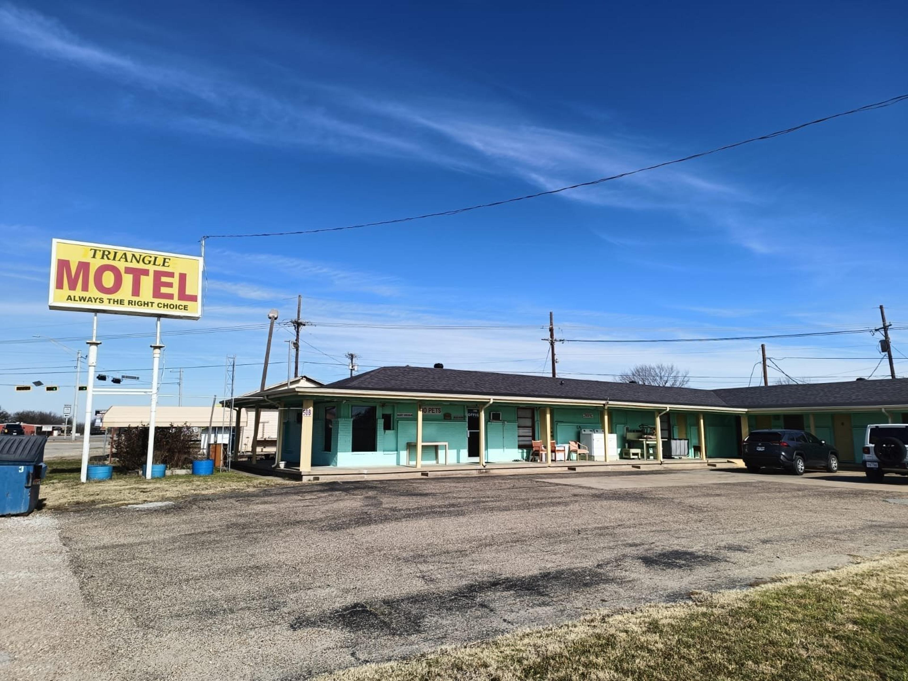 Triangle Motel by OYO Mexia Te