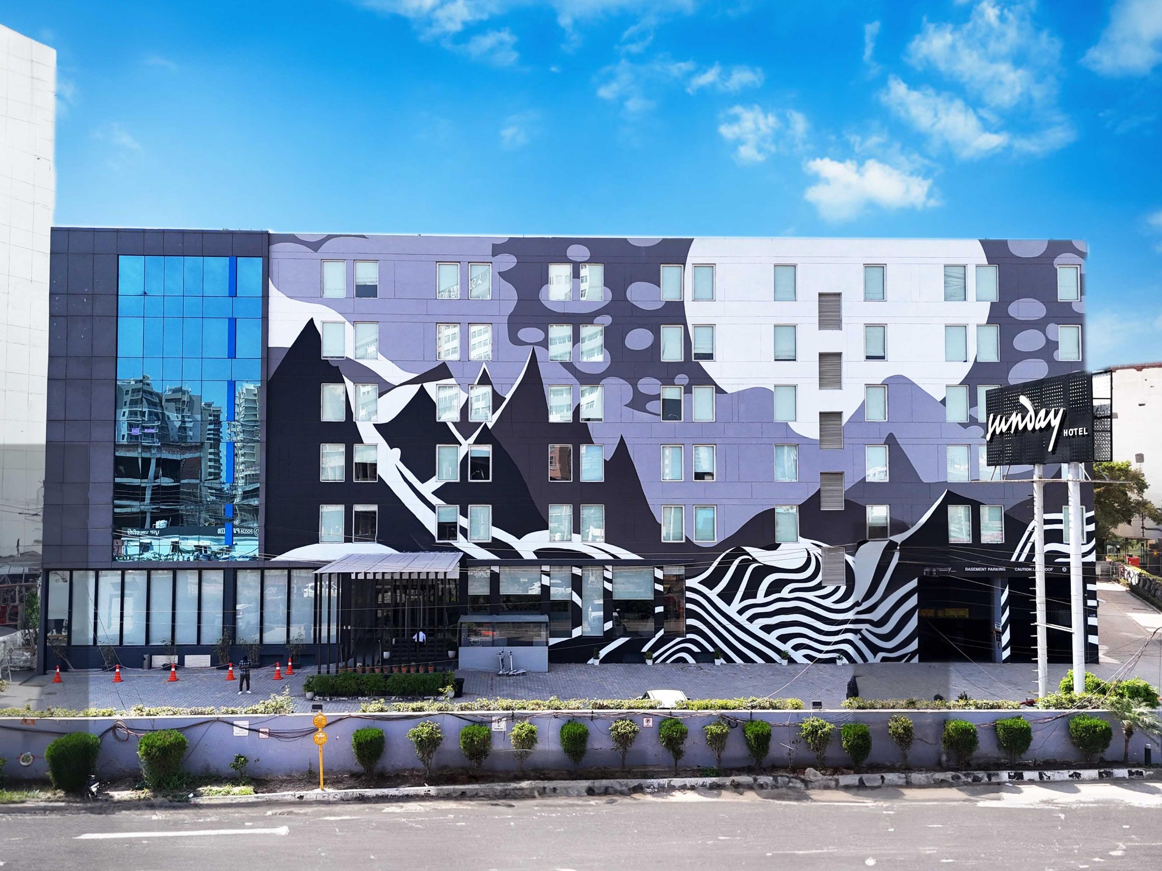 Sunday Hotel Chandigarh Zirakp